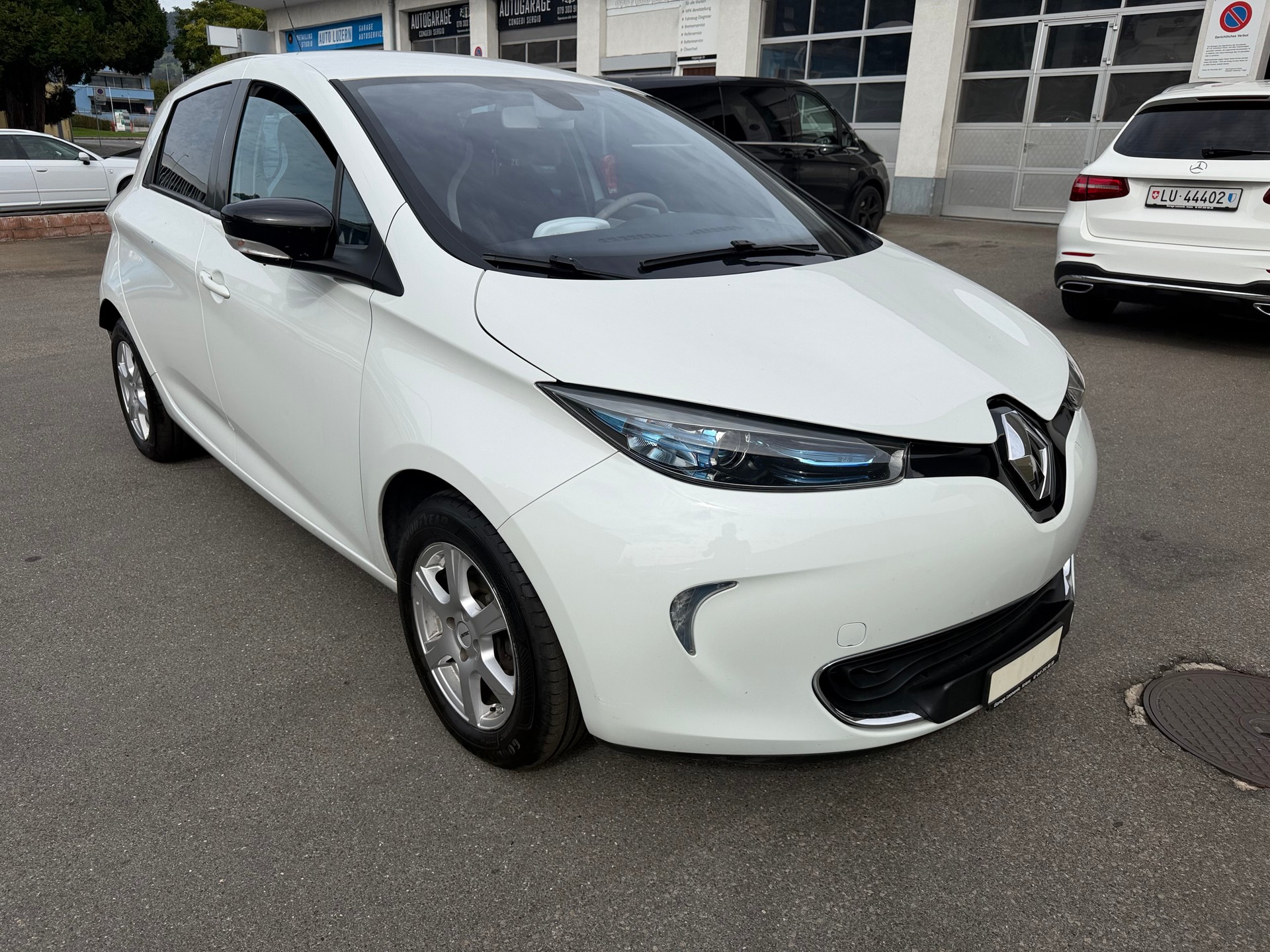 RENAULT ZOE-image-1