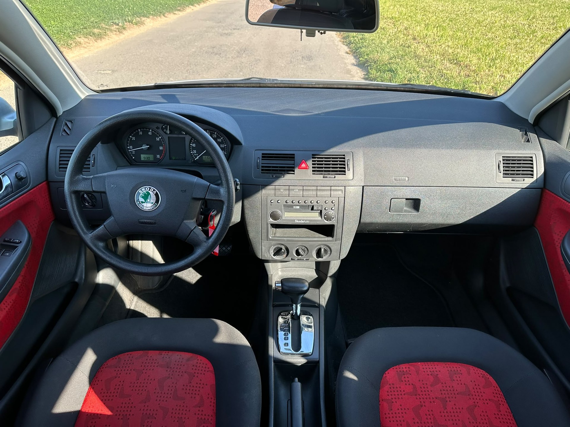 SKODA Fabia 1.4 16V Comfort-image-9