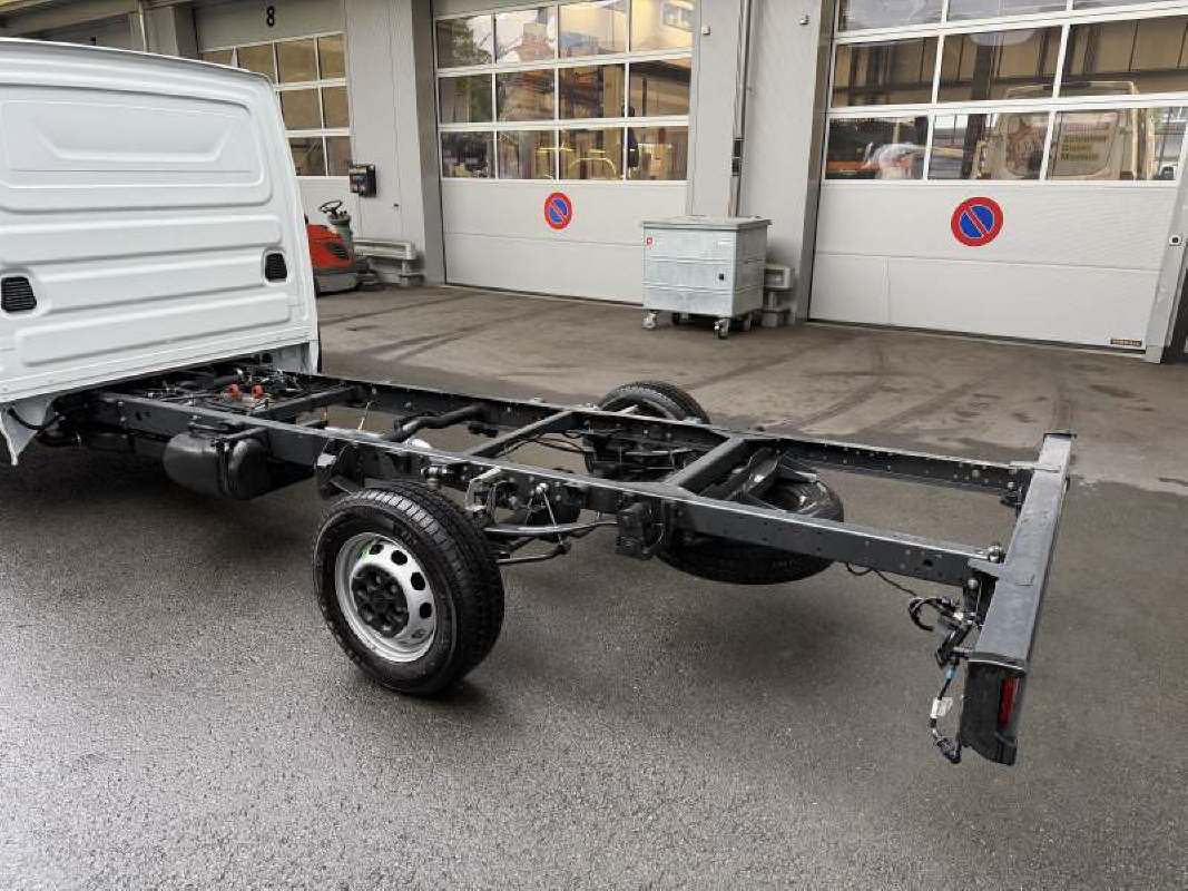 IVECO Daily 35 S 18HA8 K.-Ch. 3750 3.0 HPI 176-image-2
