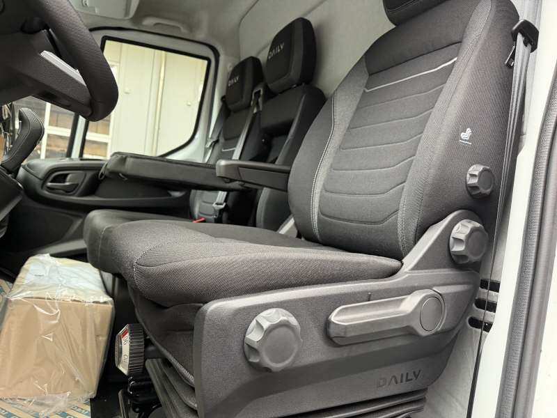IVECO Daily 35 S 18HA8 K.-Ch. 3750 3.0 HPI 176-image-4