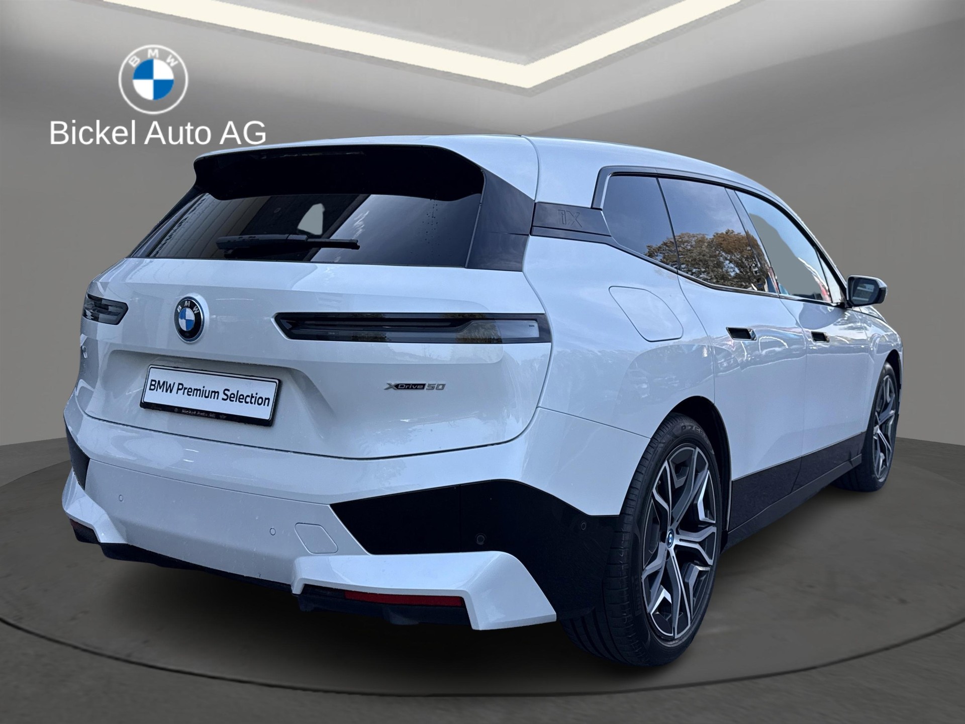 BMW iX xDrive50-image-2