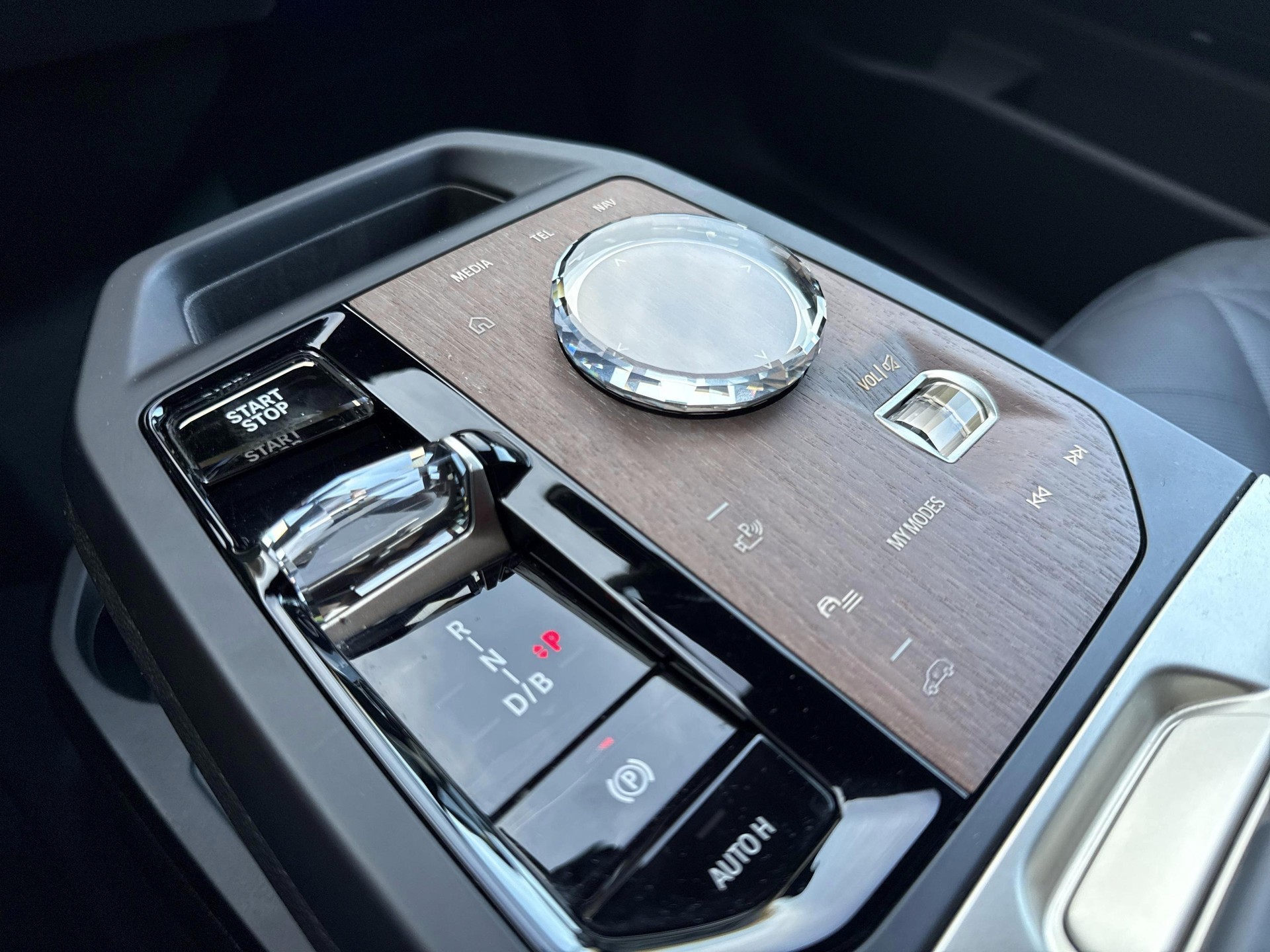 BMW iX xDrive50-image-10
