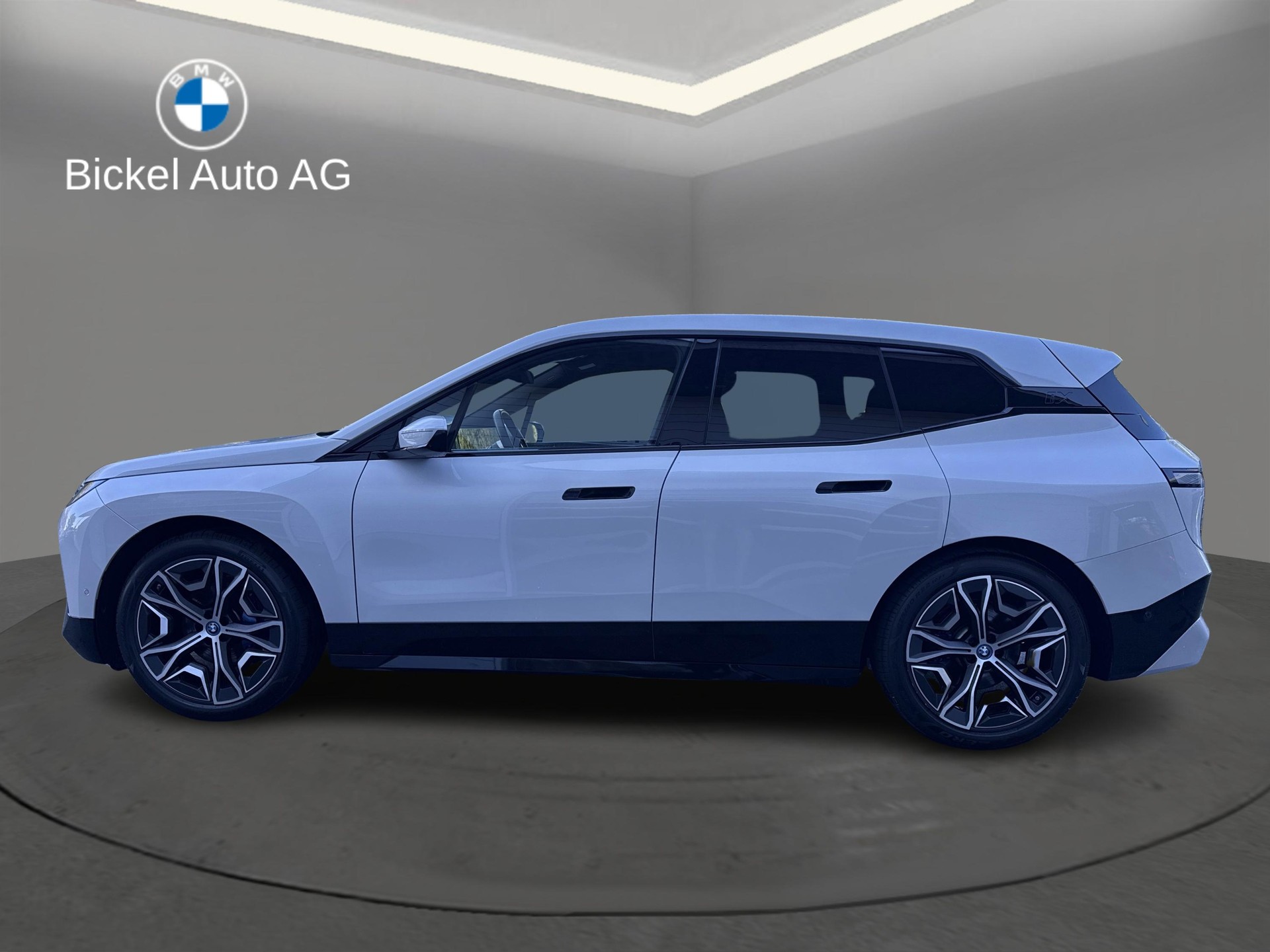 BMW iX xDrive50-image-3