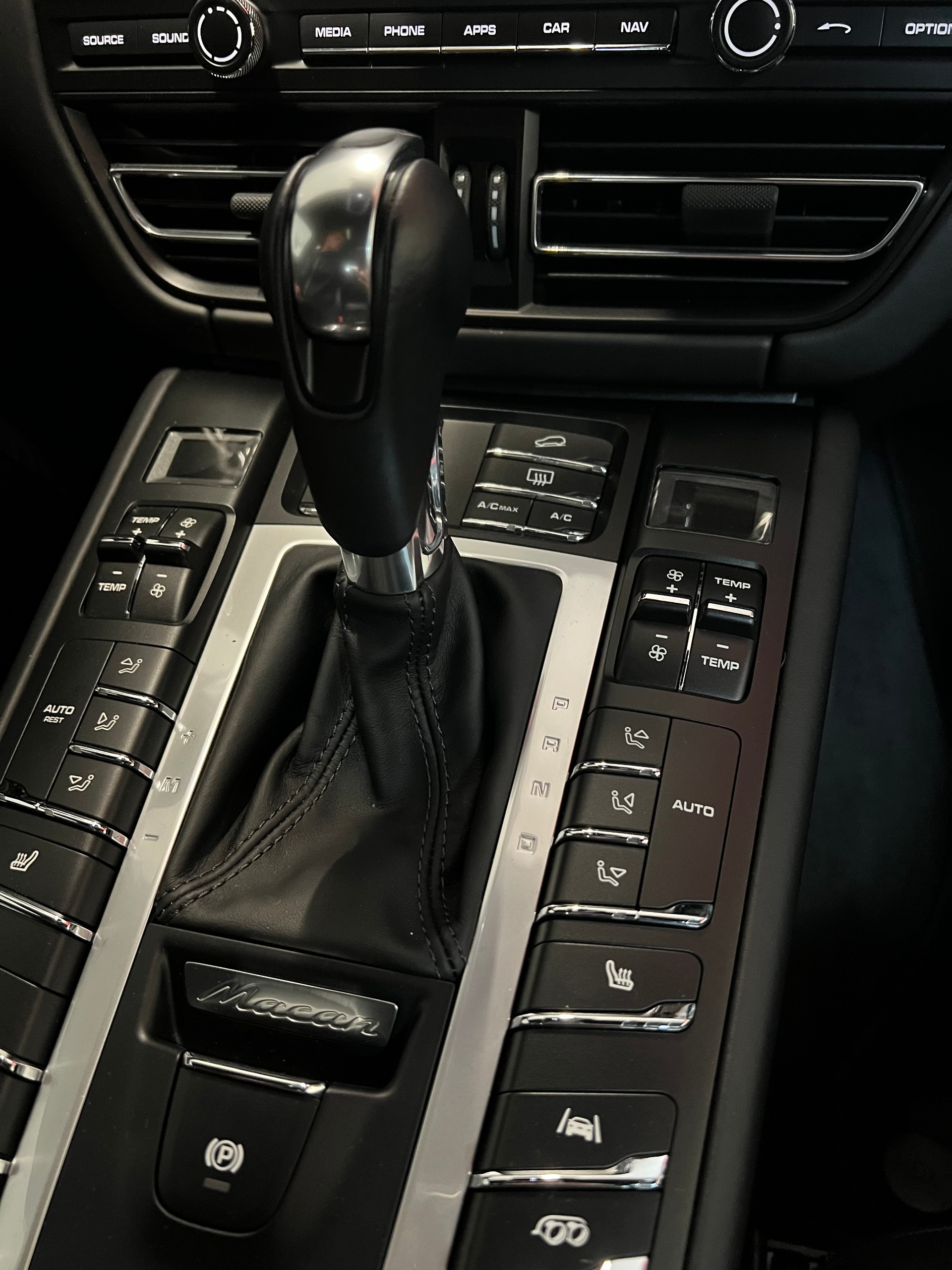 PORSCHE Macan Turbo PDK-image-11
