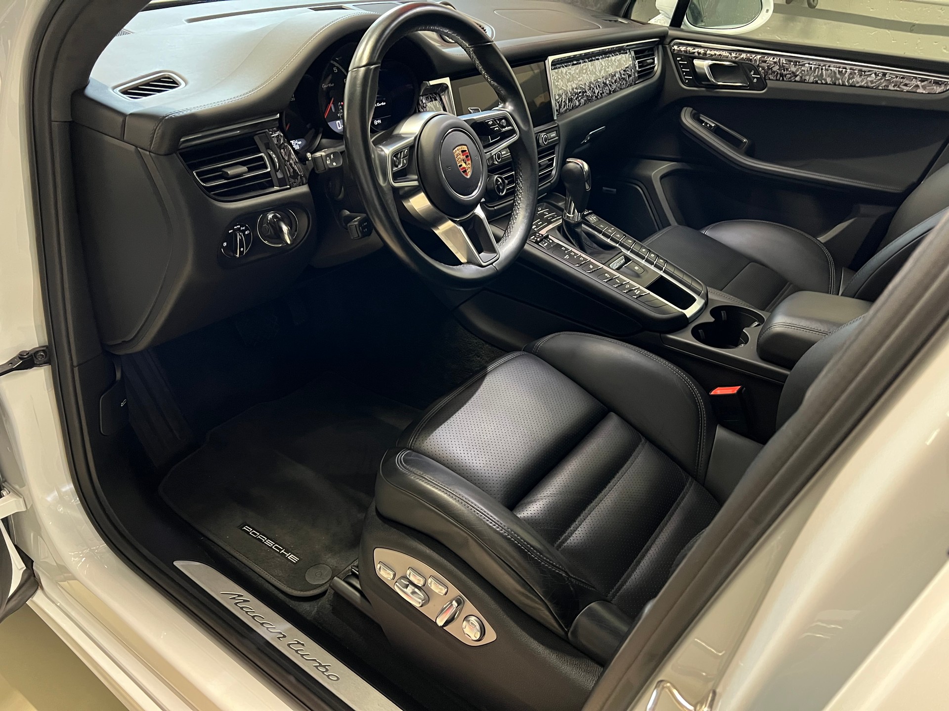 PORSCHE Macan Turbo PDK-image-8
