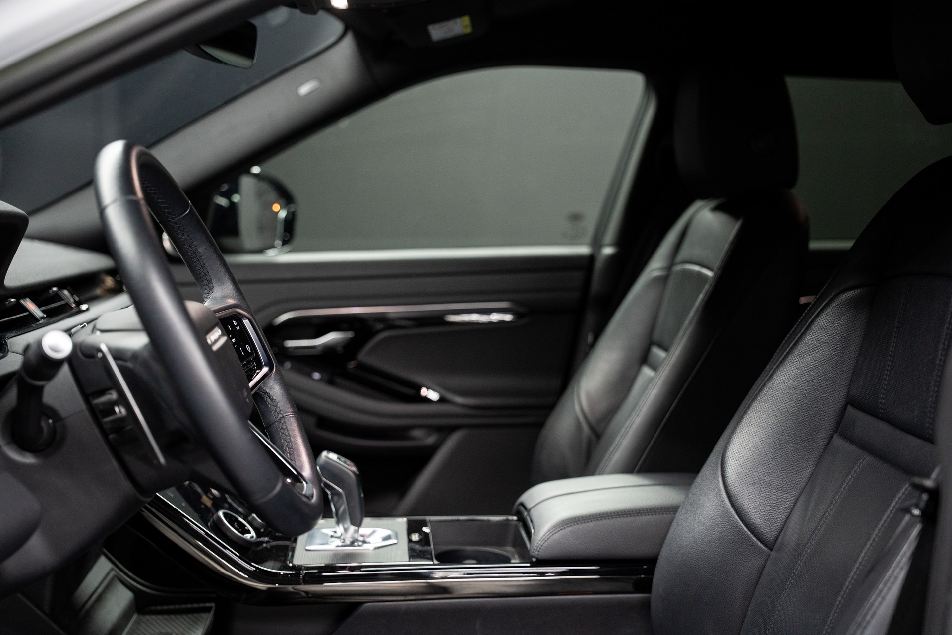 LAND ROVER Range Rover Evoque R-Dynamic P 200 SE AT9-image-9