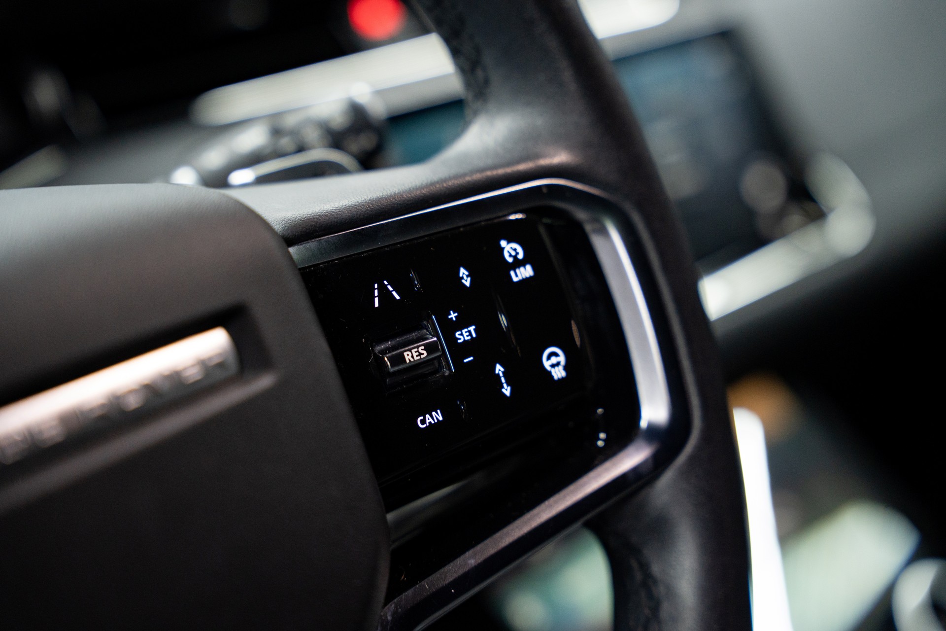 LAND ROVER Range Rover Evoque R-Dynamic P 200 SE AT9-image-8