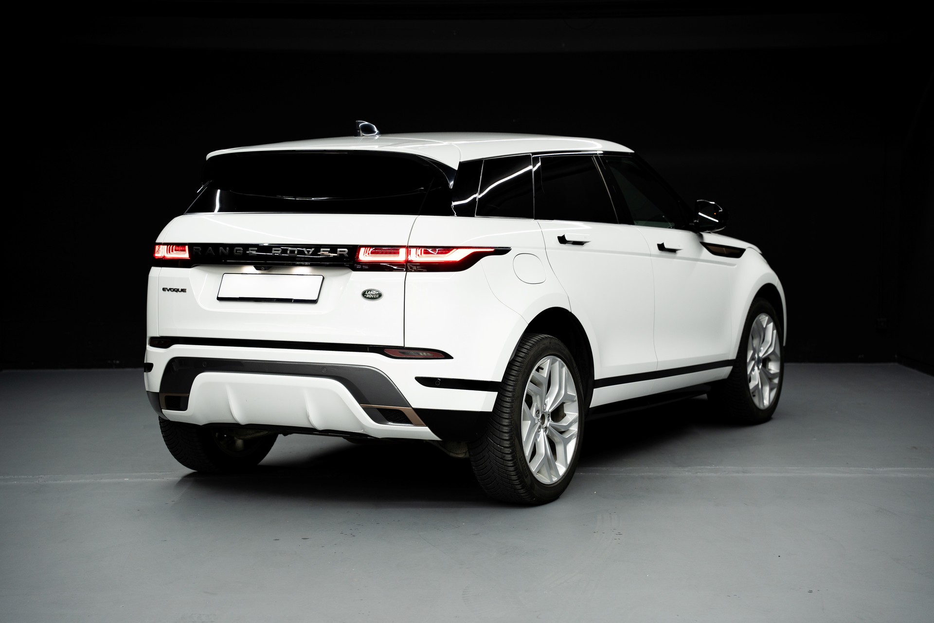 LAND ROVER Range Rover Evoque R-Dynamic P 200 SE AT9-image-3