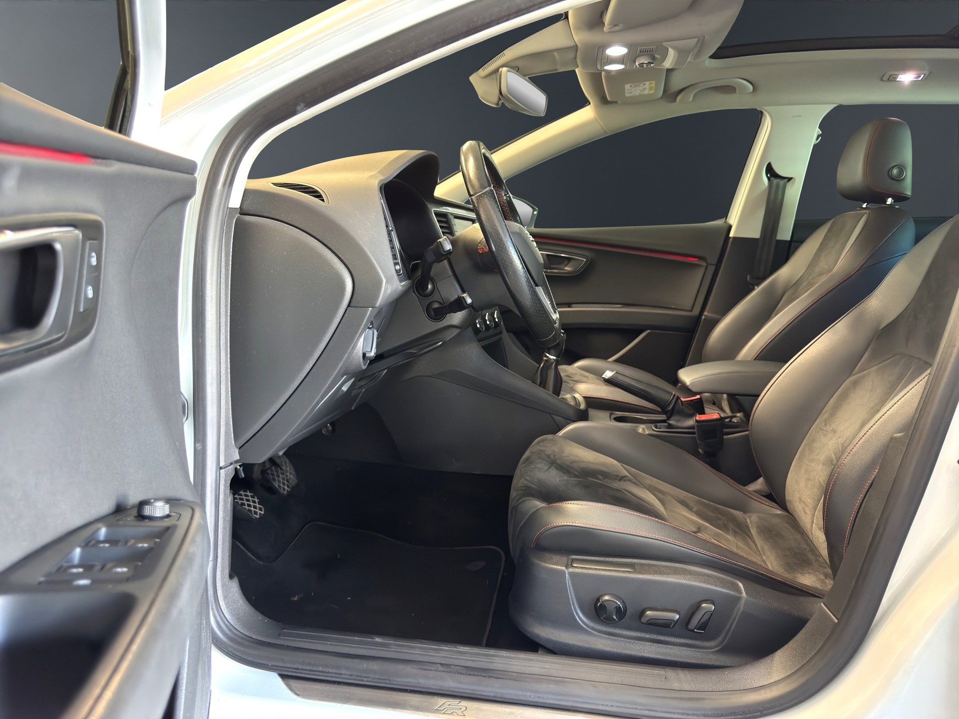SEAT Leon ST 2.0 TDI Swiss FR 4Drive-image-9