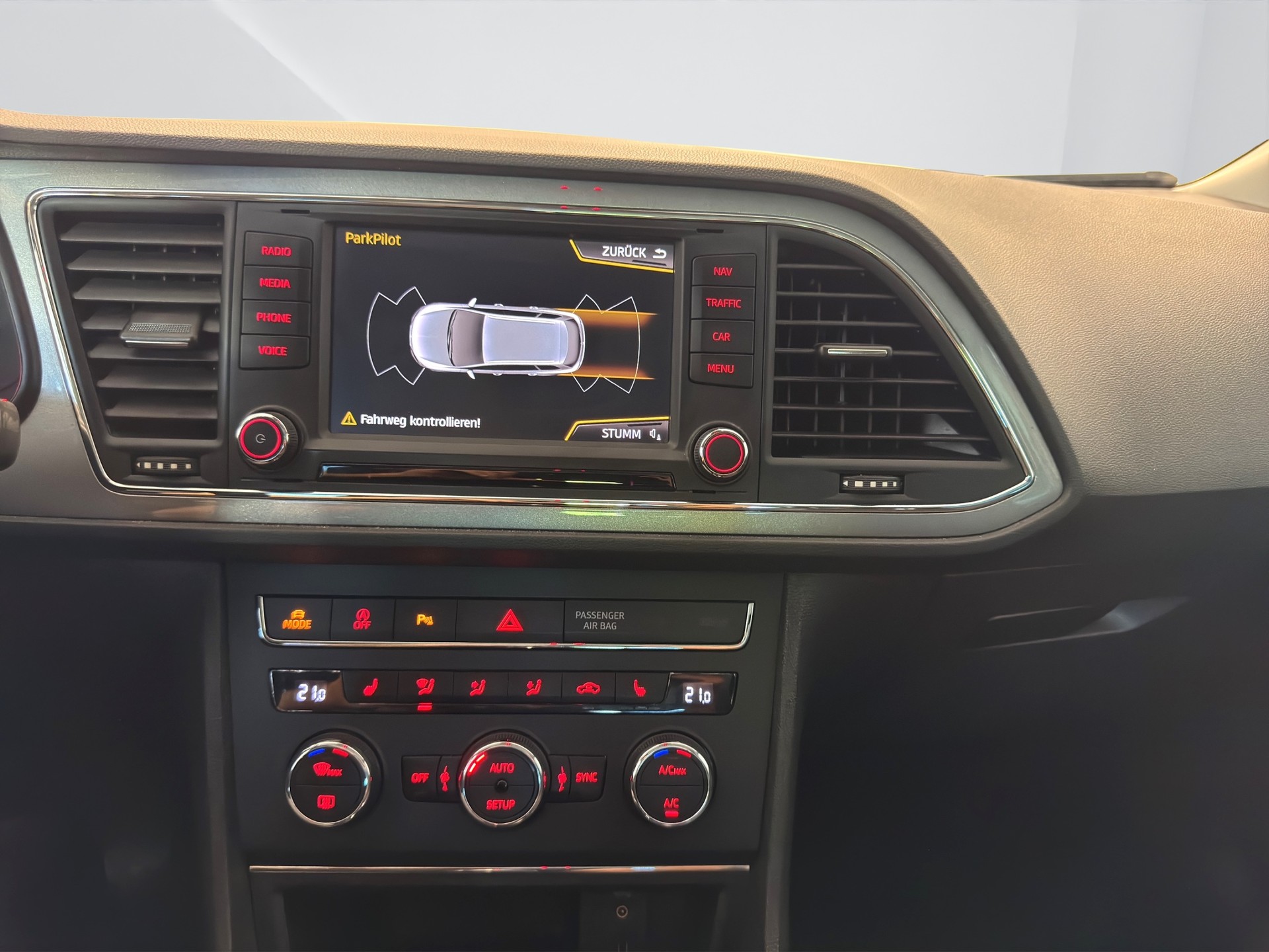 SEAT Leon ST 2.0 TDI Swiss FR 4Drive-image-16
