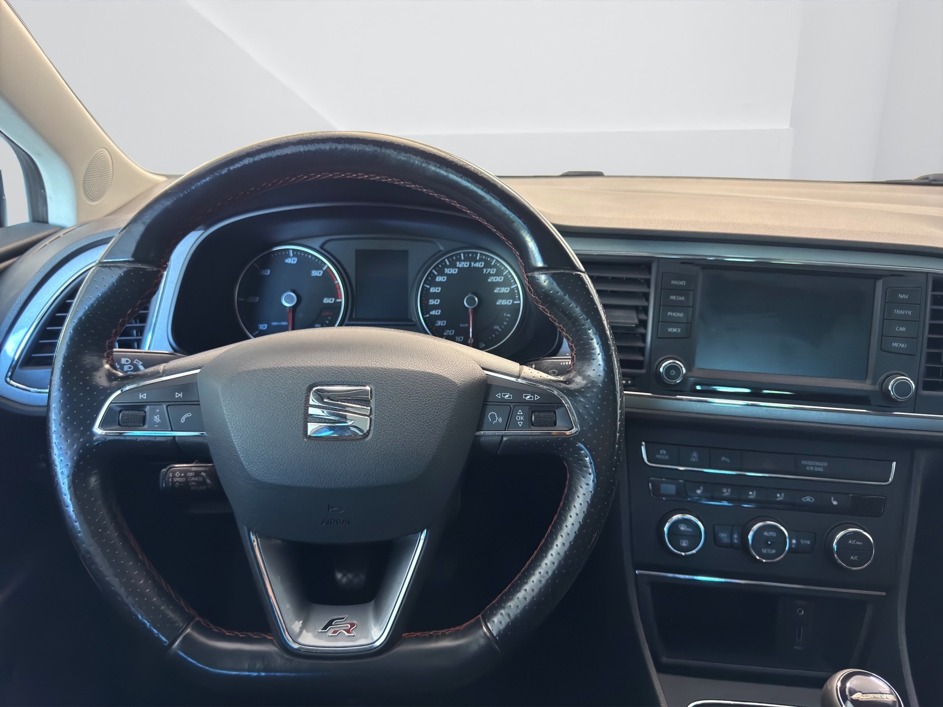 SEAT Leon ST 2.0 TDI Swiss FR 4Drive-image-14