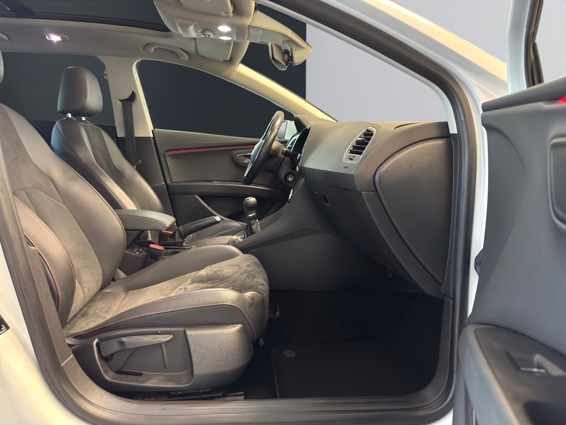 SEAT Leon ST 2.0 TDI Swiss FR 4Drive-image-22