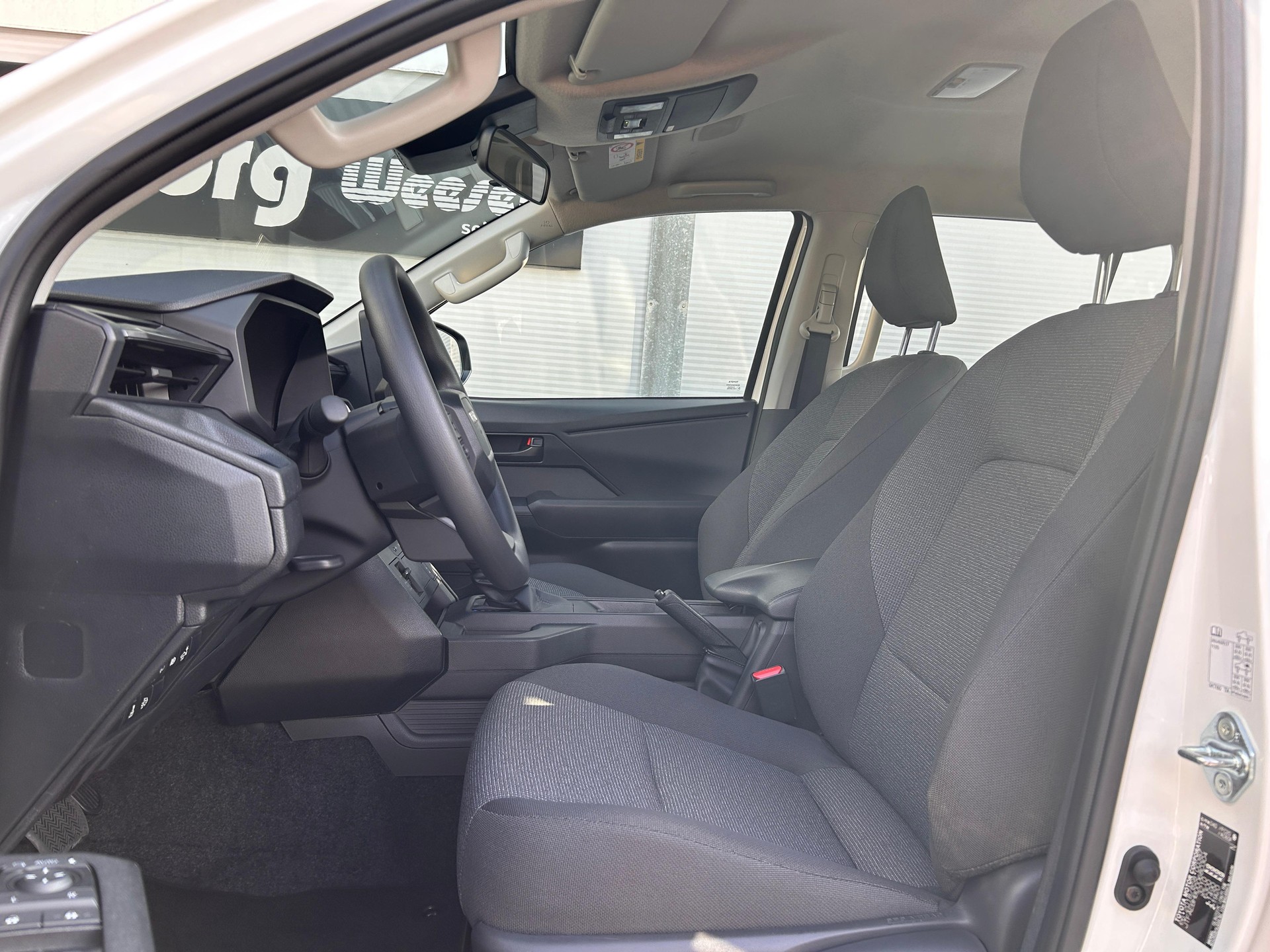 TOYOTA Hilux Double Cab.-Pick-up 2.8 D-4D MHEV 204 Active-image-7