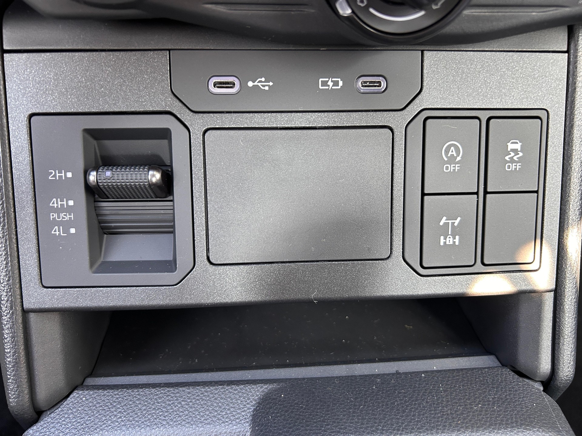 TOYOTA Hilux Double Cab.-Pick-up 2.8 D-4D MHEV 204 Active-image-10