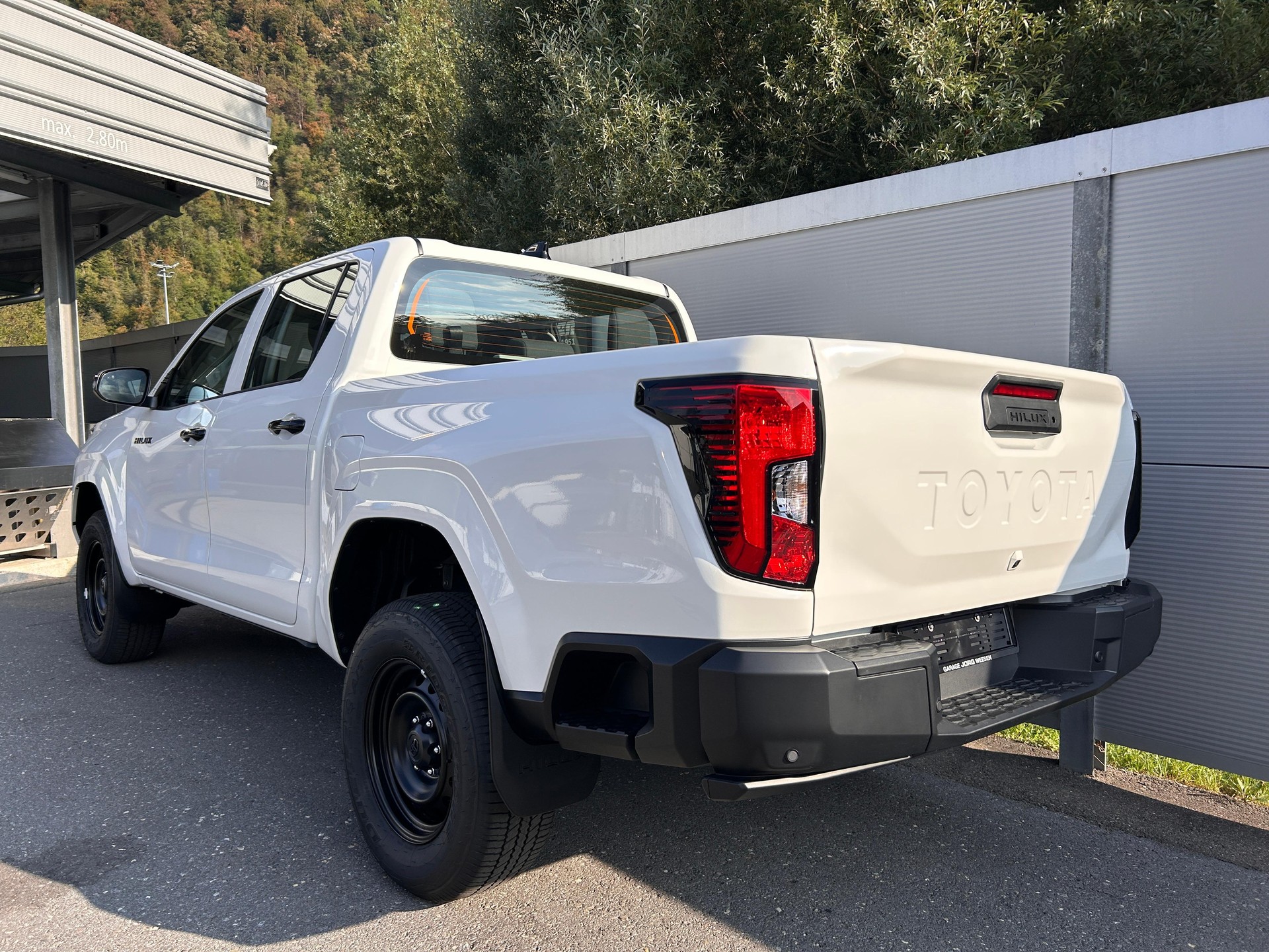 TOYOTA Hilux Double Cab.-Pick-up 2.8 D-4D MHEV 204 Active-image-3