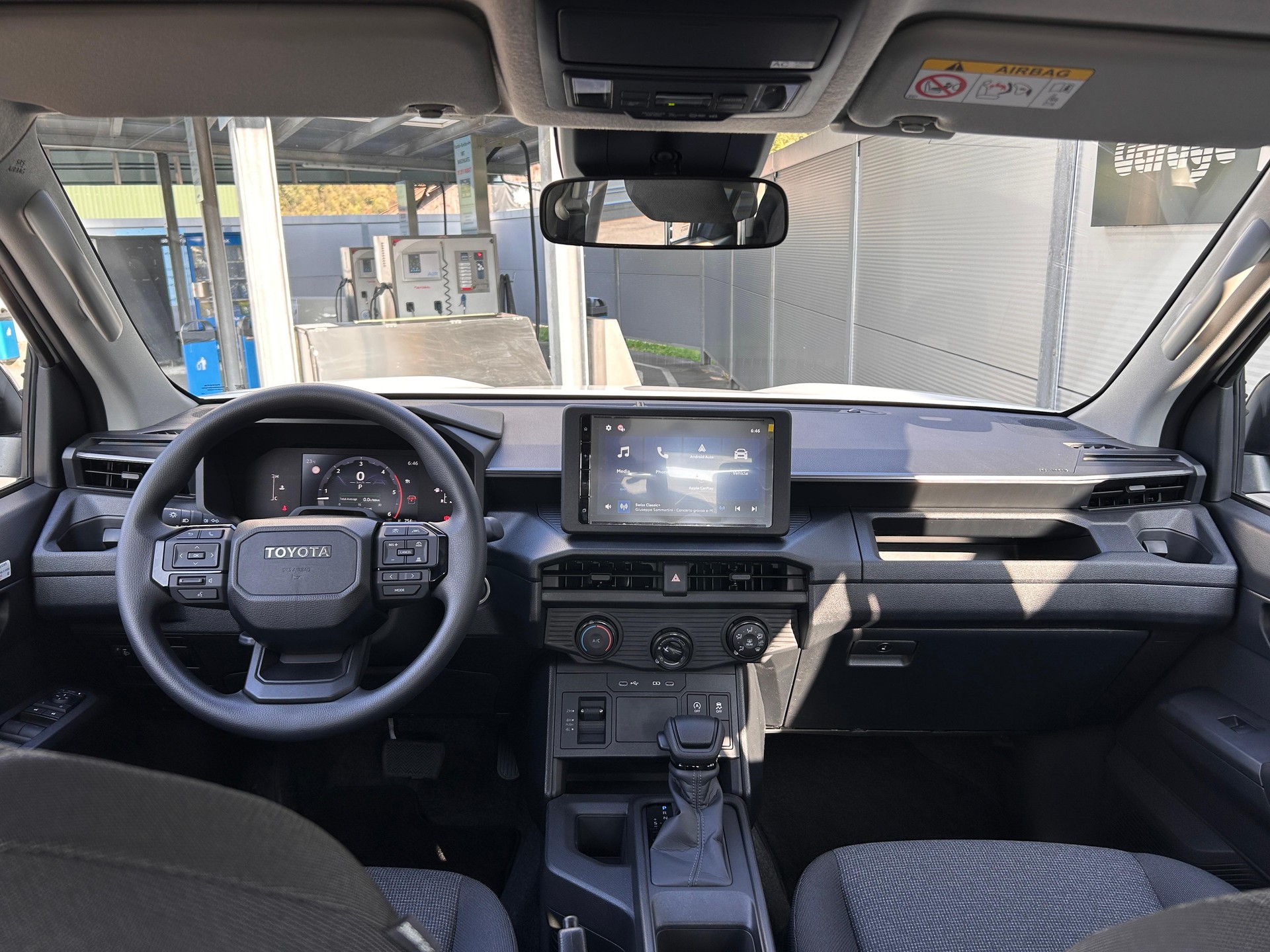 TOYOTA Hilux Double Cab.-Pick-up 2.8 D-4D MHEV 204 Active-image-5