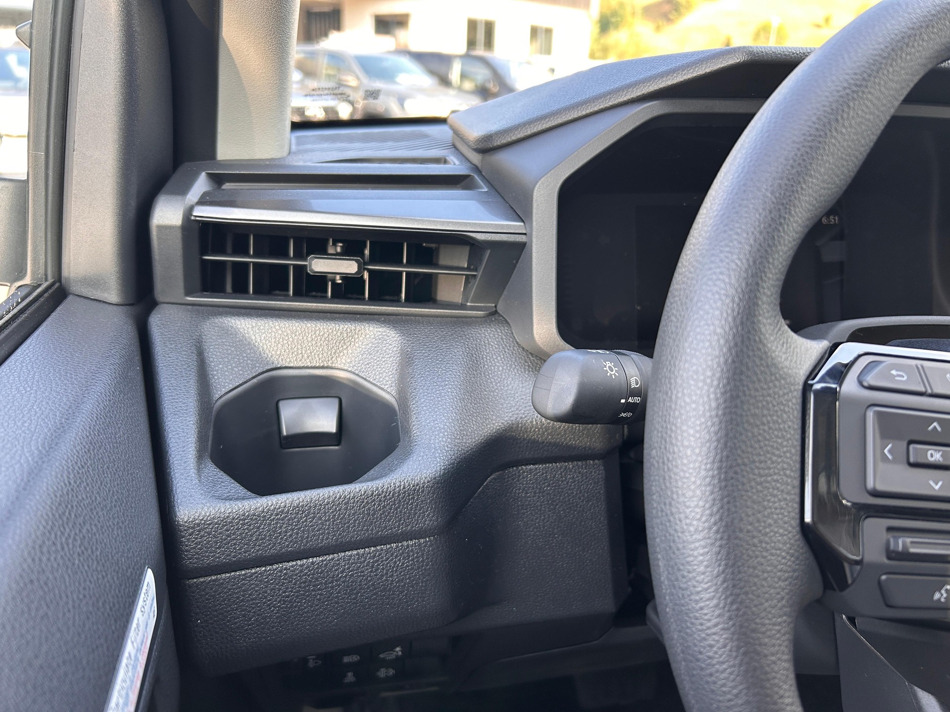 TOYOTA Hilux Double Cab.-Pick-up 2.8 D-4D MHEV 204 Active-image-12