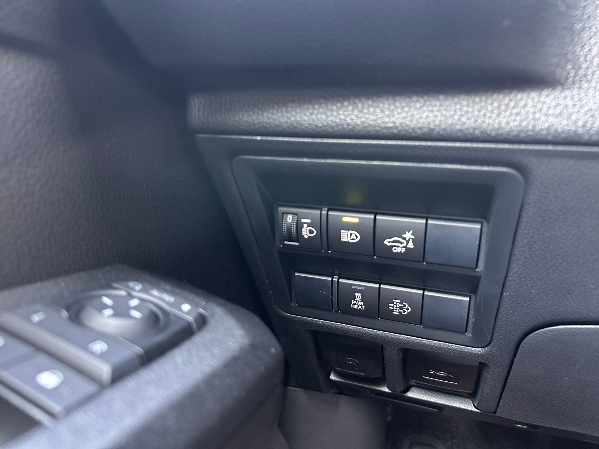 TOYOTA Hilux Double Cab.-Pick-up 2.8 D-4D MHEV 204 Active-image-13