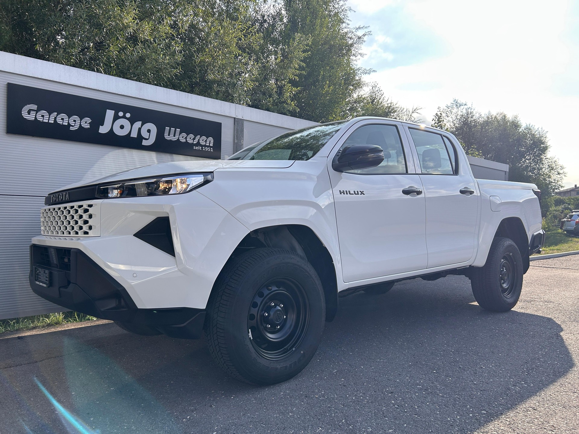 TOYOTA Hilux Double Cab.-Pick-up 2.8 D-4D MHEV 204 Active-image-0