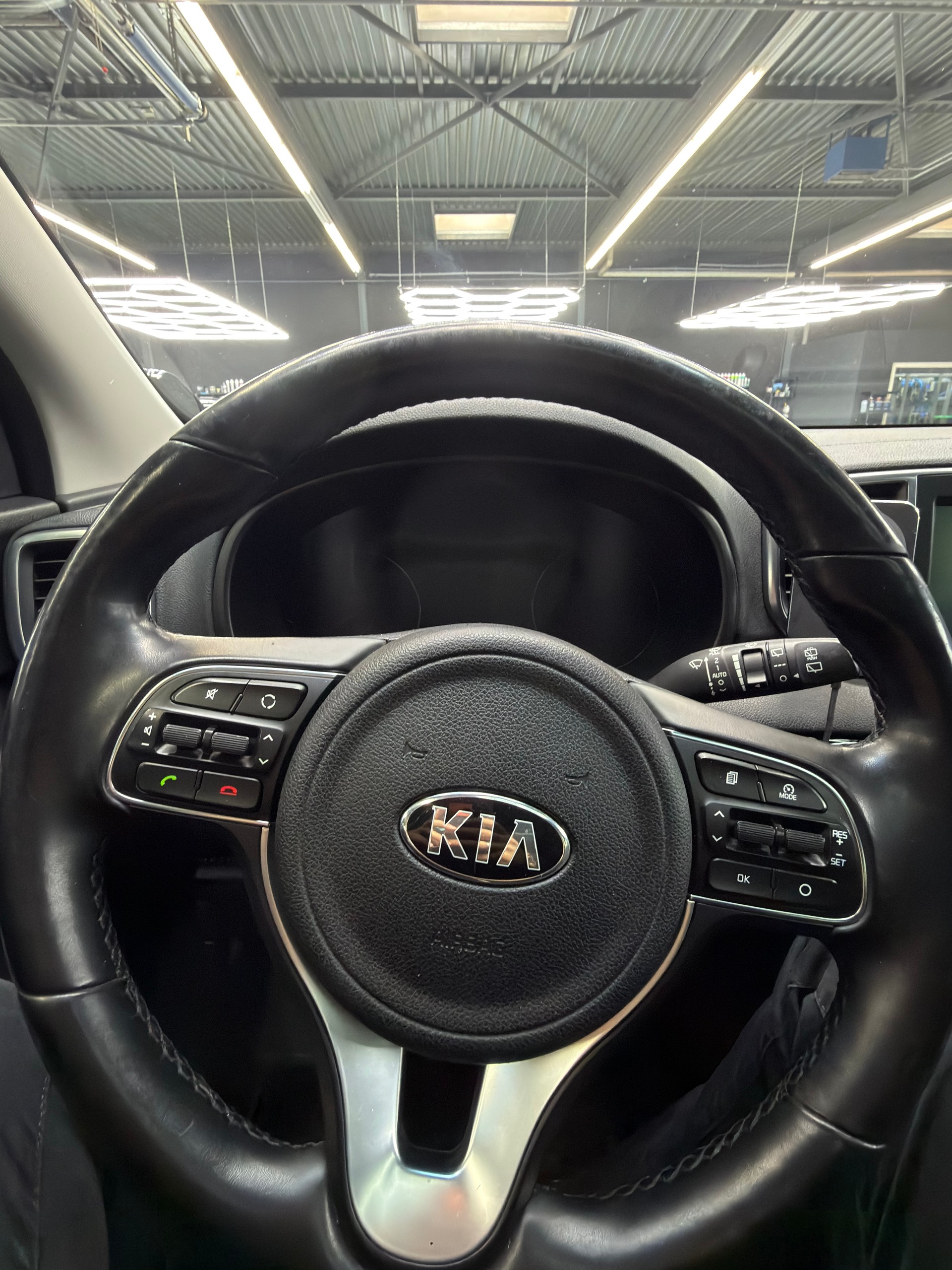 KIA Sportage 2.0CRDi Style 4WD Automat-image-10