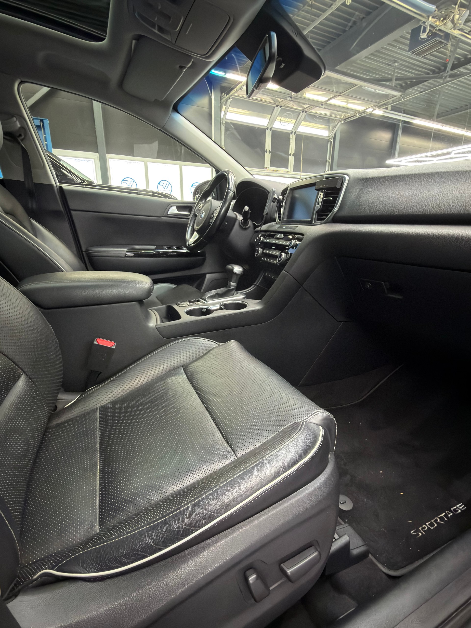 KIA Sportage 2.0CRDi Style 4WD Automat-image-12