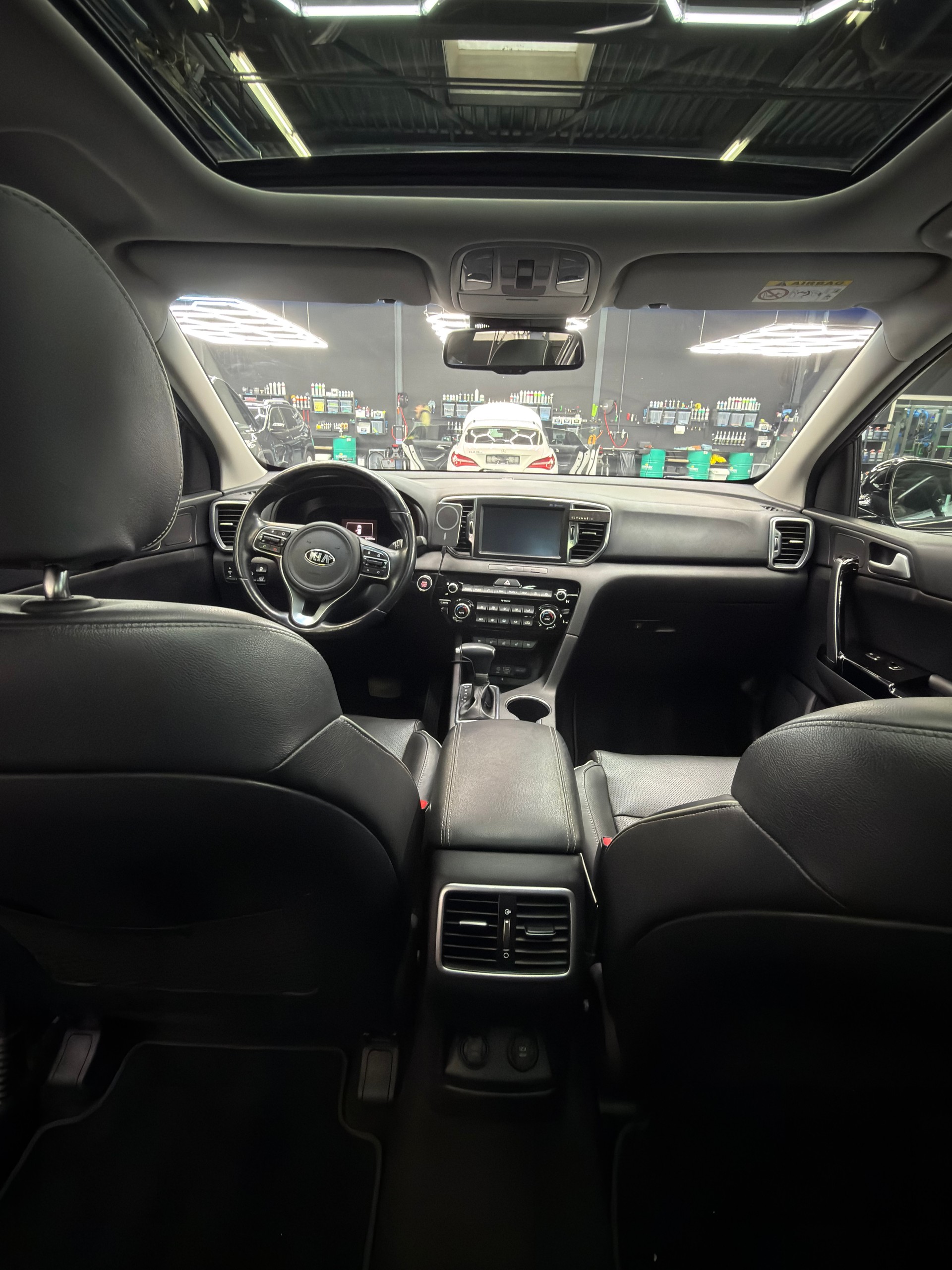 KIA Sportage 2.0CRDi Style 4WD Automat-image-11