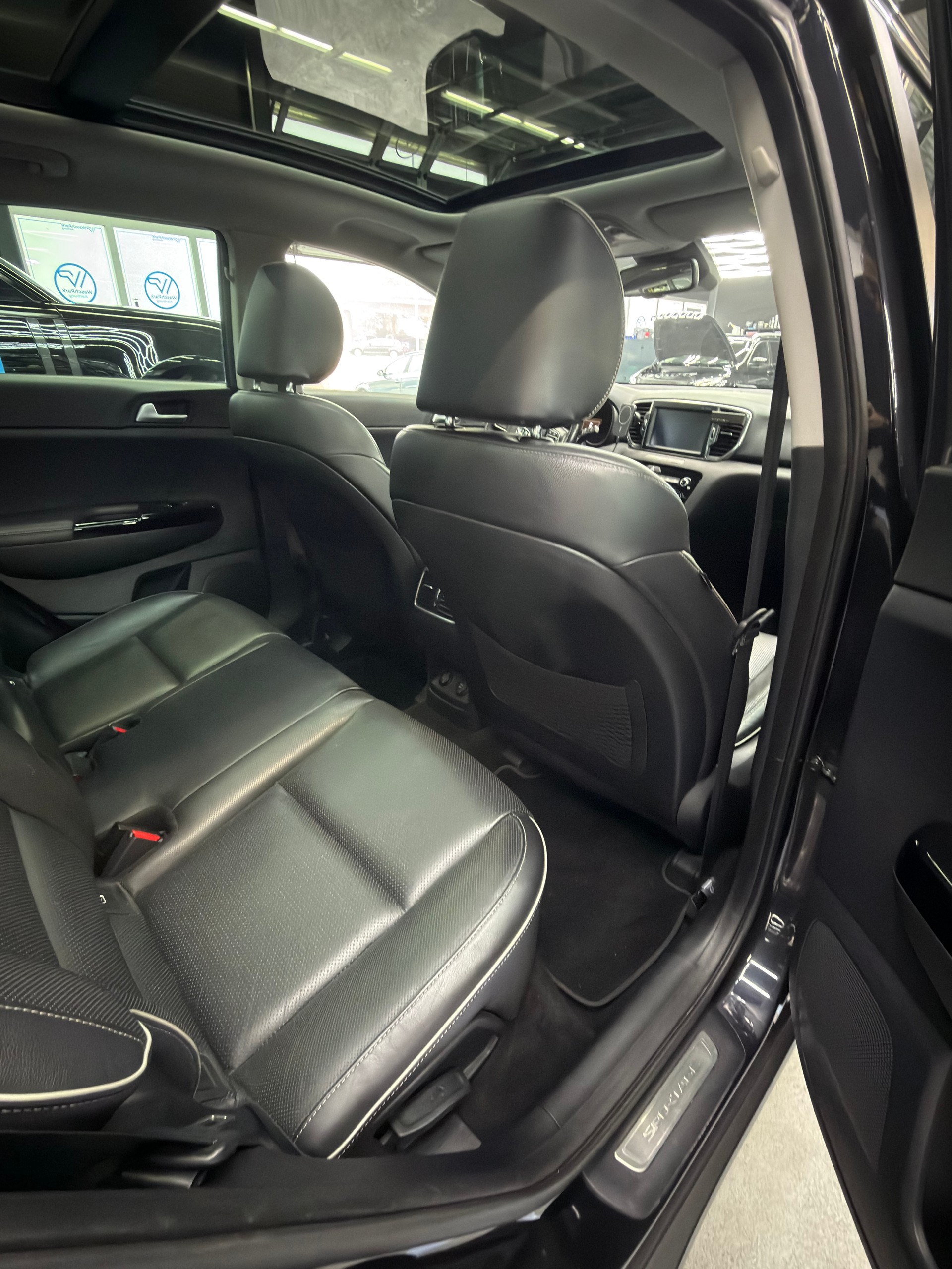 KIA Sportage 2.0CRDi Style 4WD Automat-image-13