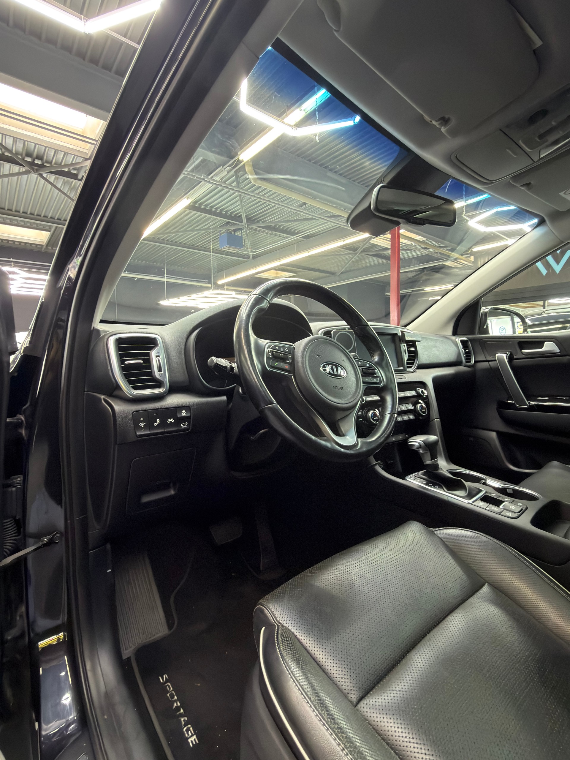 KIA Sportage 2.0CRDi Style 4WD Automat-image-9