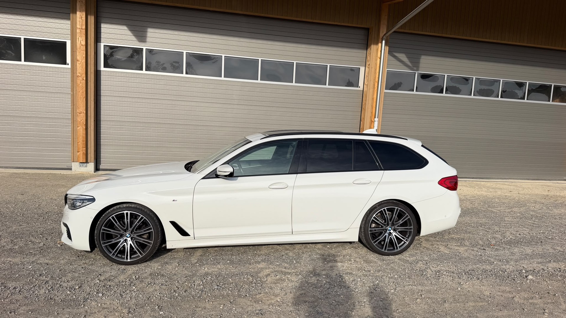 BMW 520d xDrive-image-2
