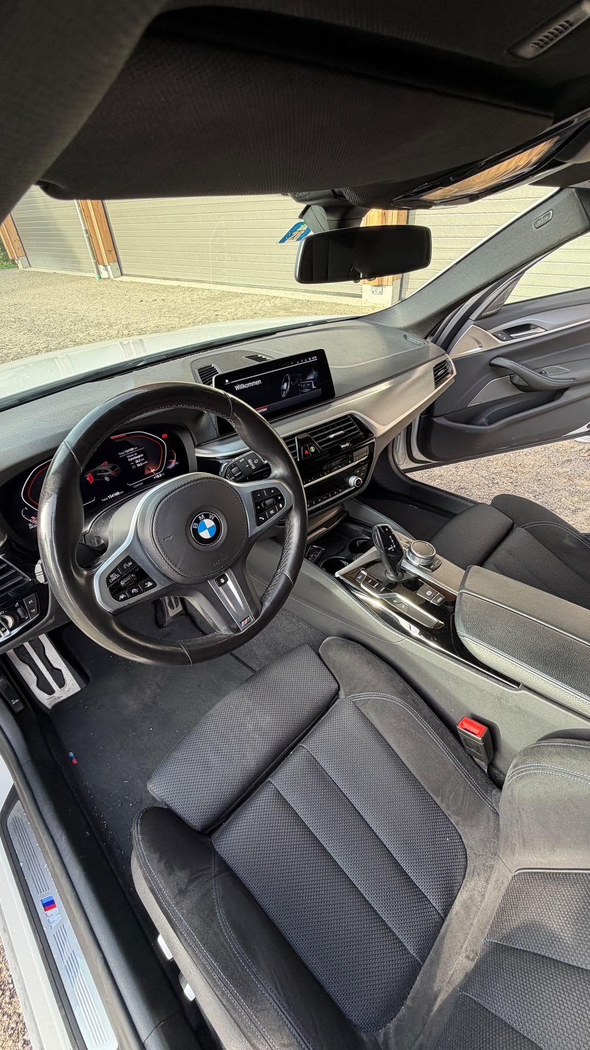 BMW 520d xDrive-image-3