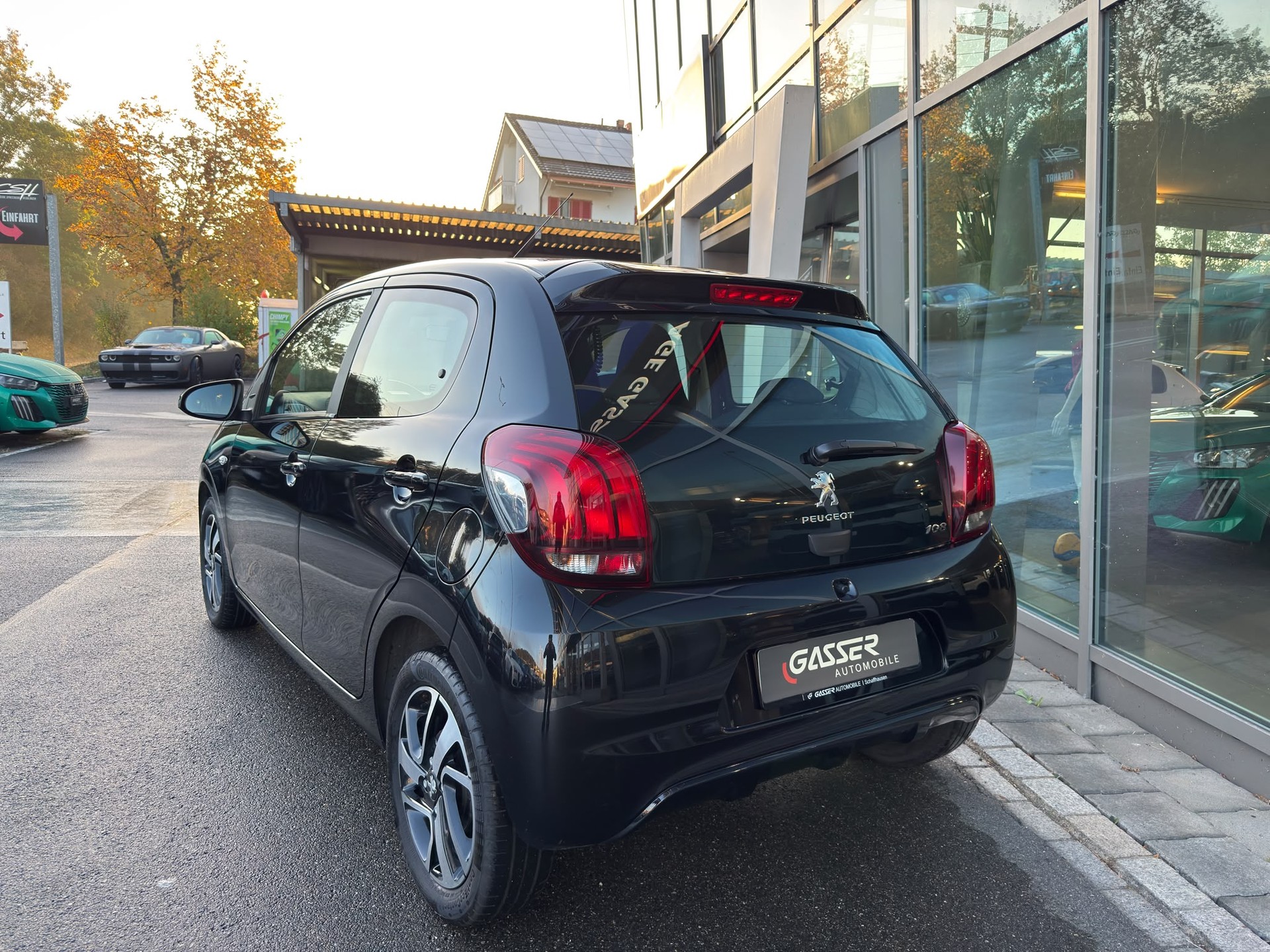 PEUGEOT 108 1.2 VTi Allure-image-3