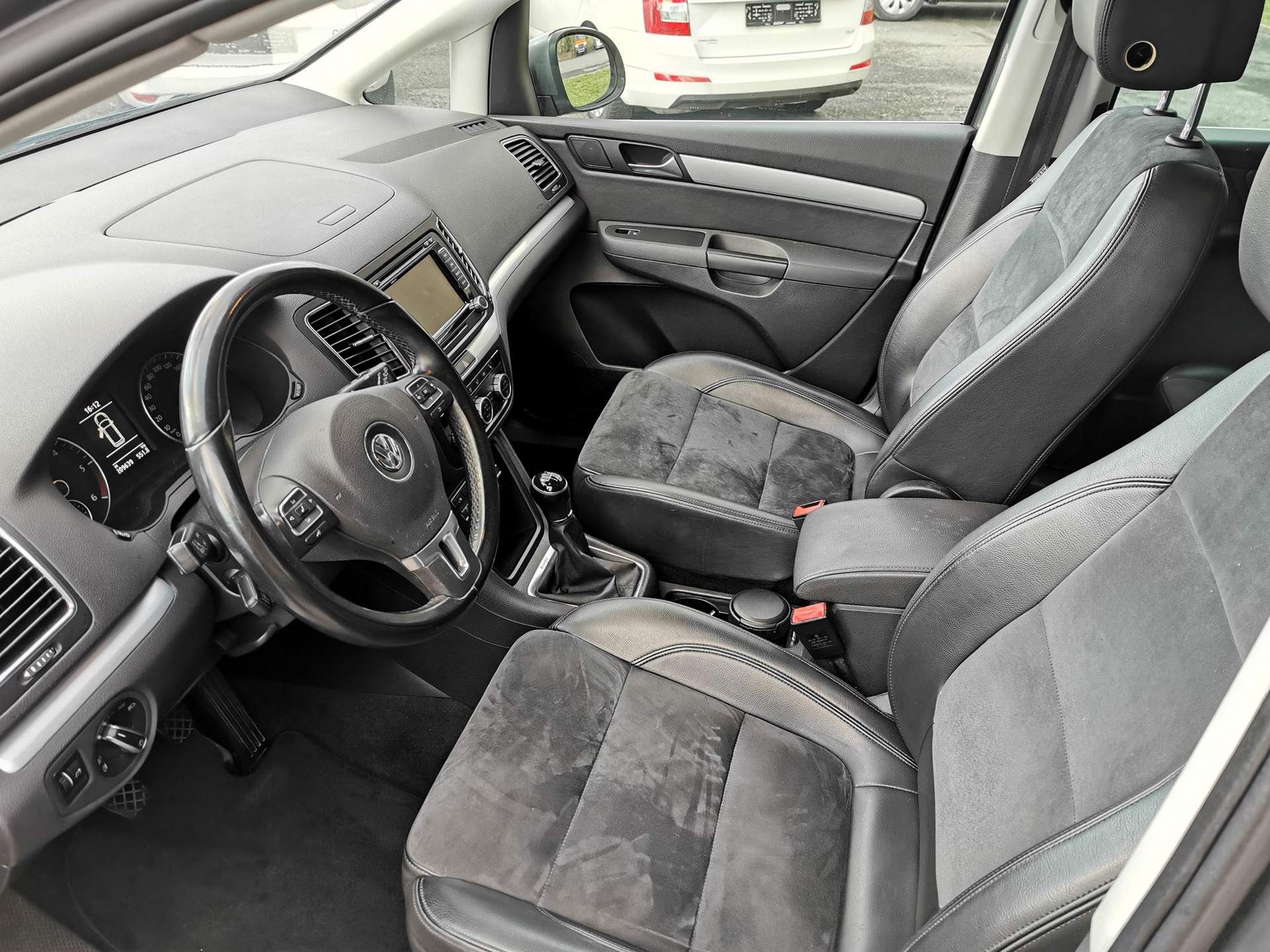 VW Sharan 2.0 TDI BMT Highline 4Motion-image-4