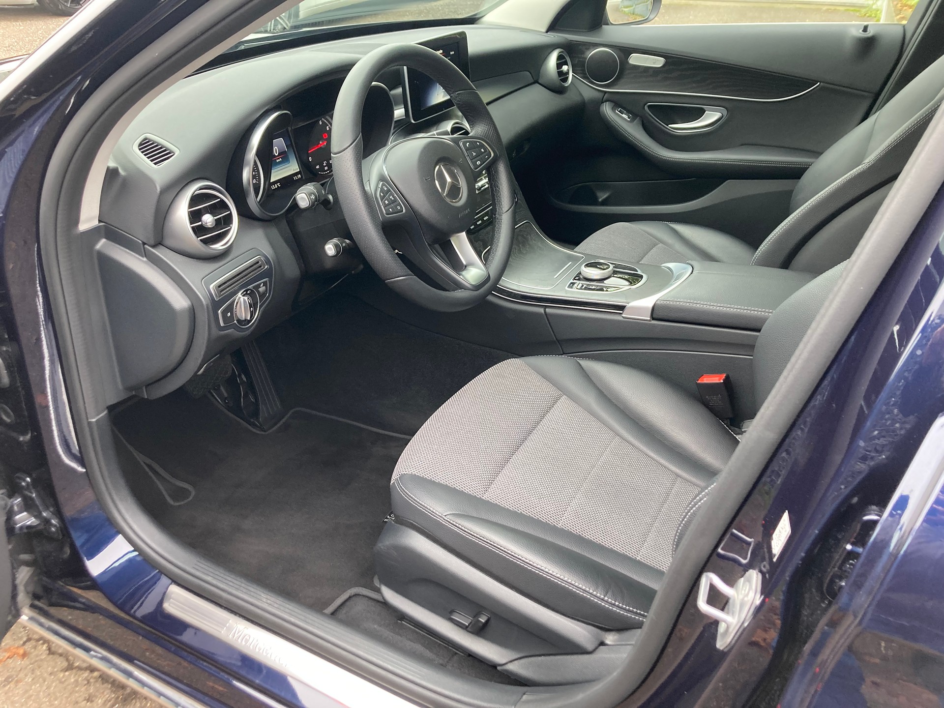 MERCEDES-BENZ C 200 Avantgarde 4Matic 7G-Tronic-image-5