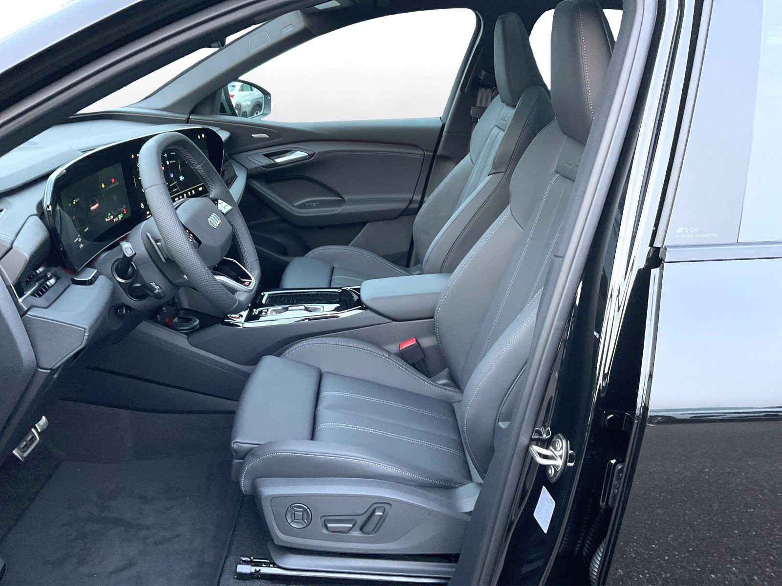 AUDI SQ6 e-tron quattro-image-10