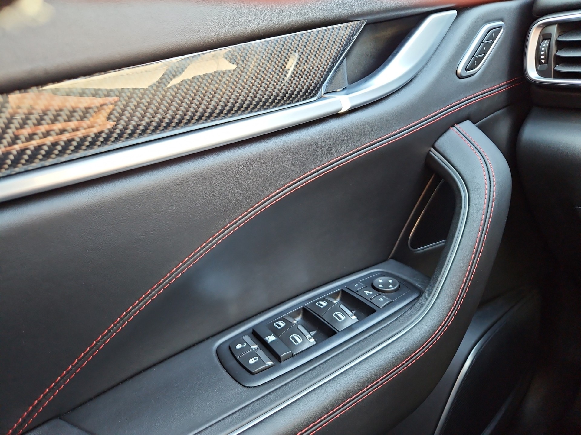 MASERATI Levante S 3.0 V6 GranSport-image-15