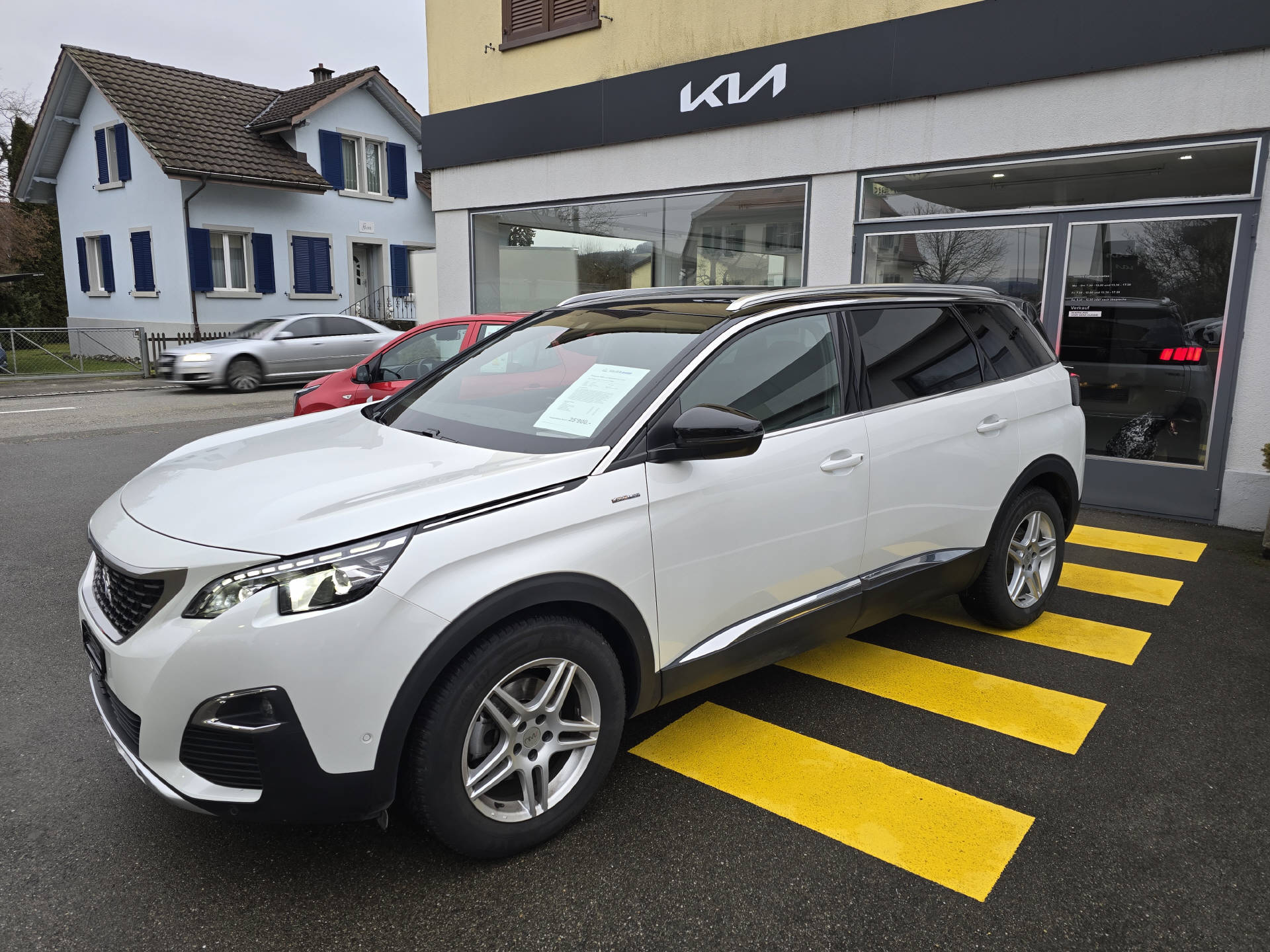 PEUGEOT 5008 1.5 BlueHDi GT Line-image-1