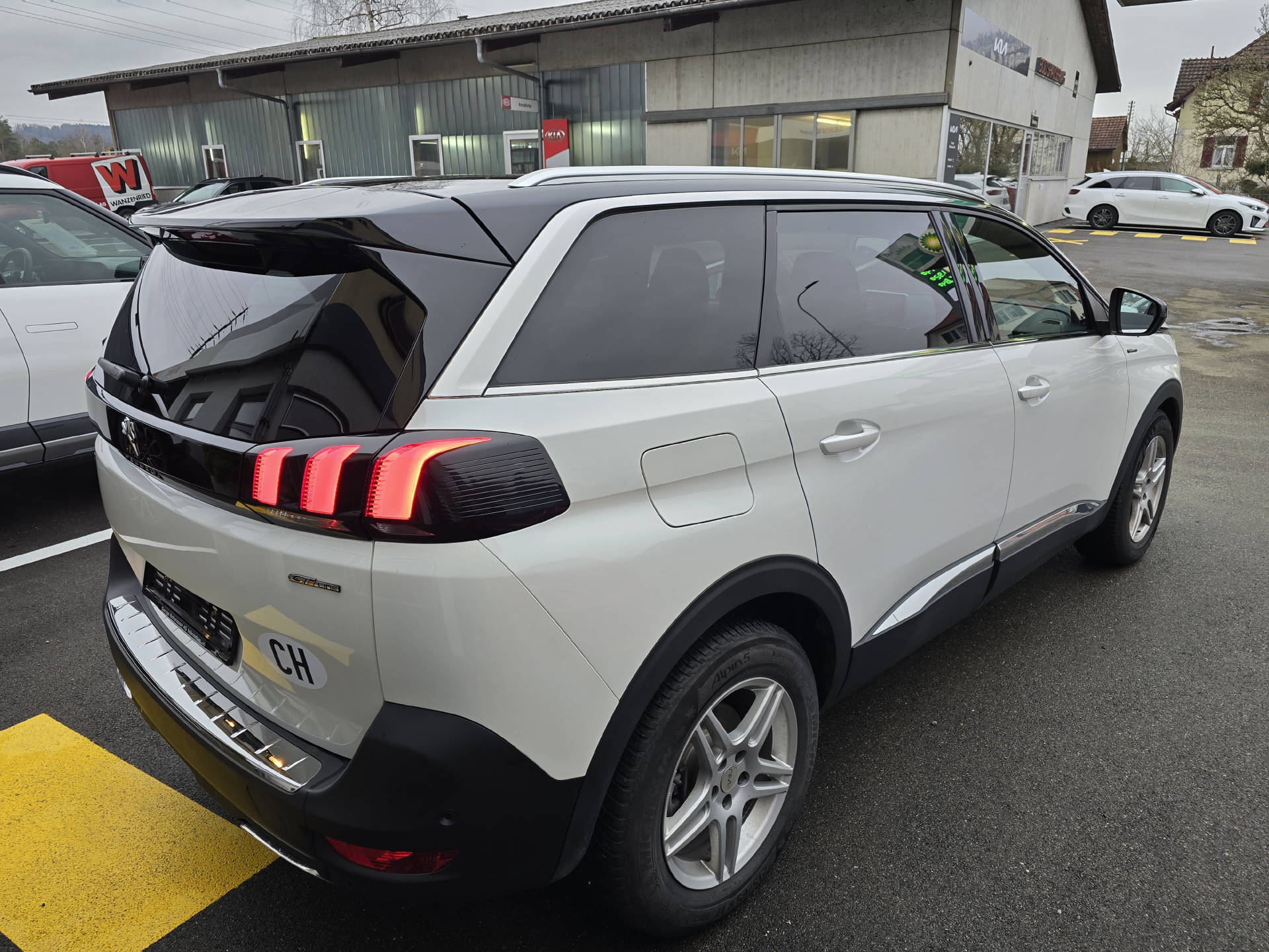PEUGEOT 5008 1.5 BlueHDi GT Line-image-3