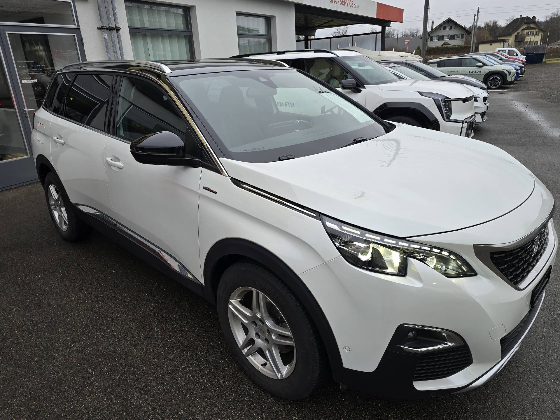 PEUGEOT 5008 1.5 BlueHDi GT Line-image-4