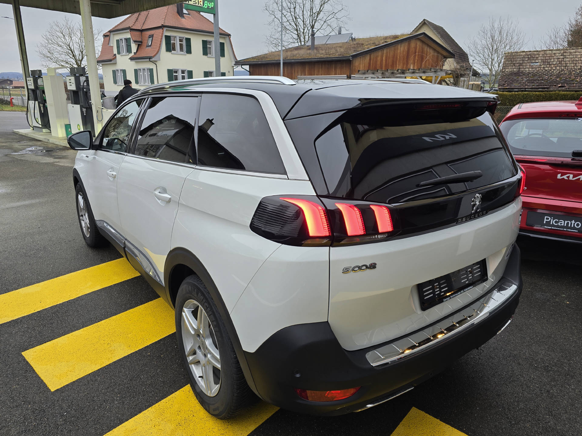 PEUGEOT 5008 1.5 BlueHDi GT Line-image-2