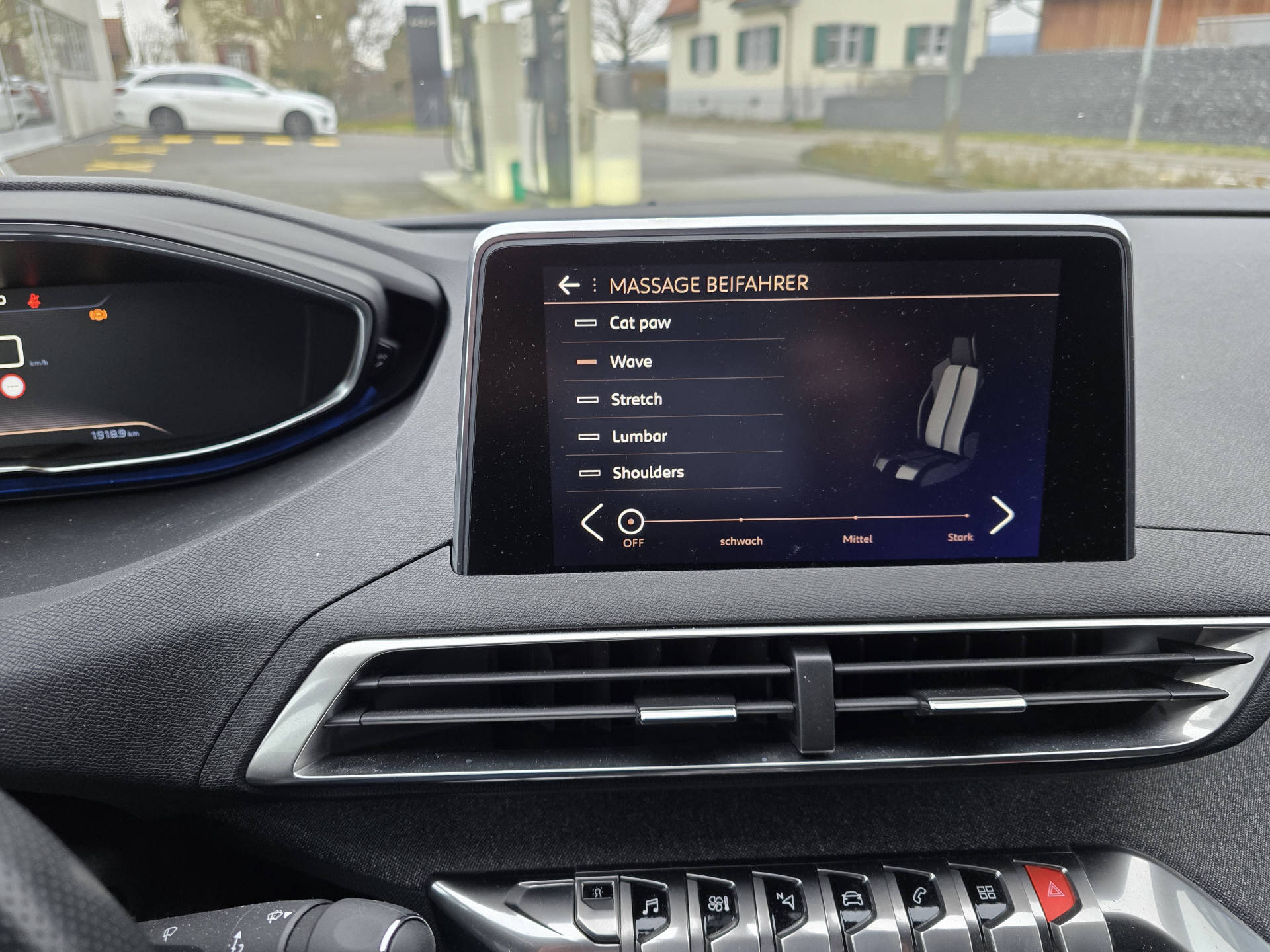 PEUGEOT 5008 1.5 BlueHDi GT Line-image-11