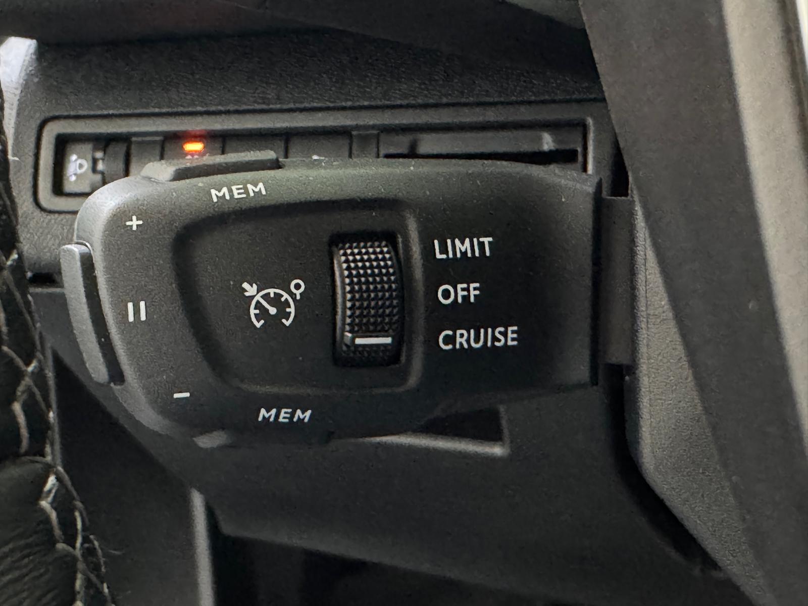 PEUGEOT 3008 1.2 PureTech Allure Pack-image-9