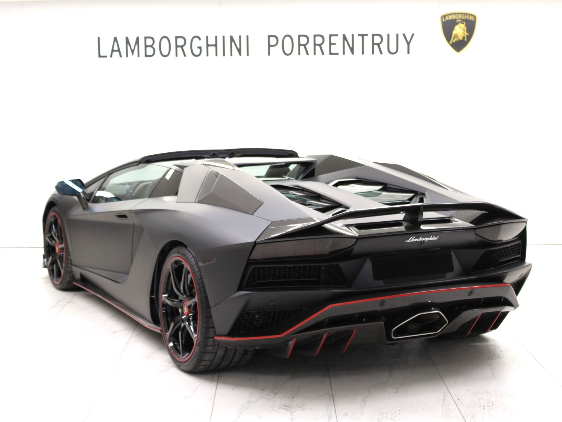 LAMBORGHINI Aventador S LP740-4 Roadster E-Gear-image-2