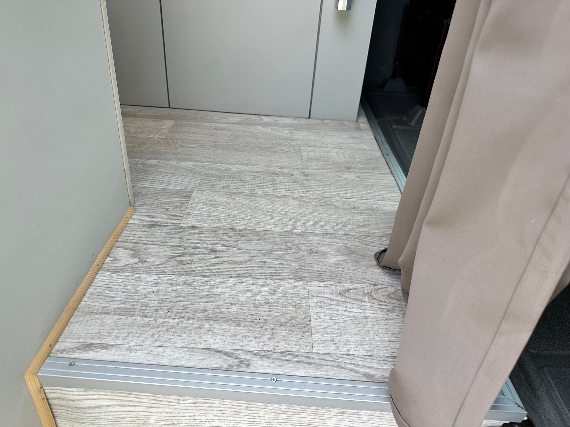 MERCEDES-BENZ SPRINTER 211 CDi-image-18
