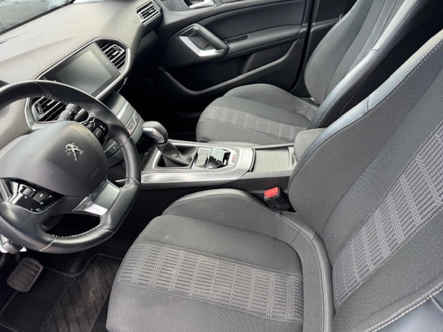 PEUGEOT 308 1.2 THP Allure Automatic-image-4