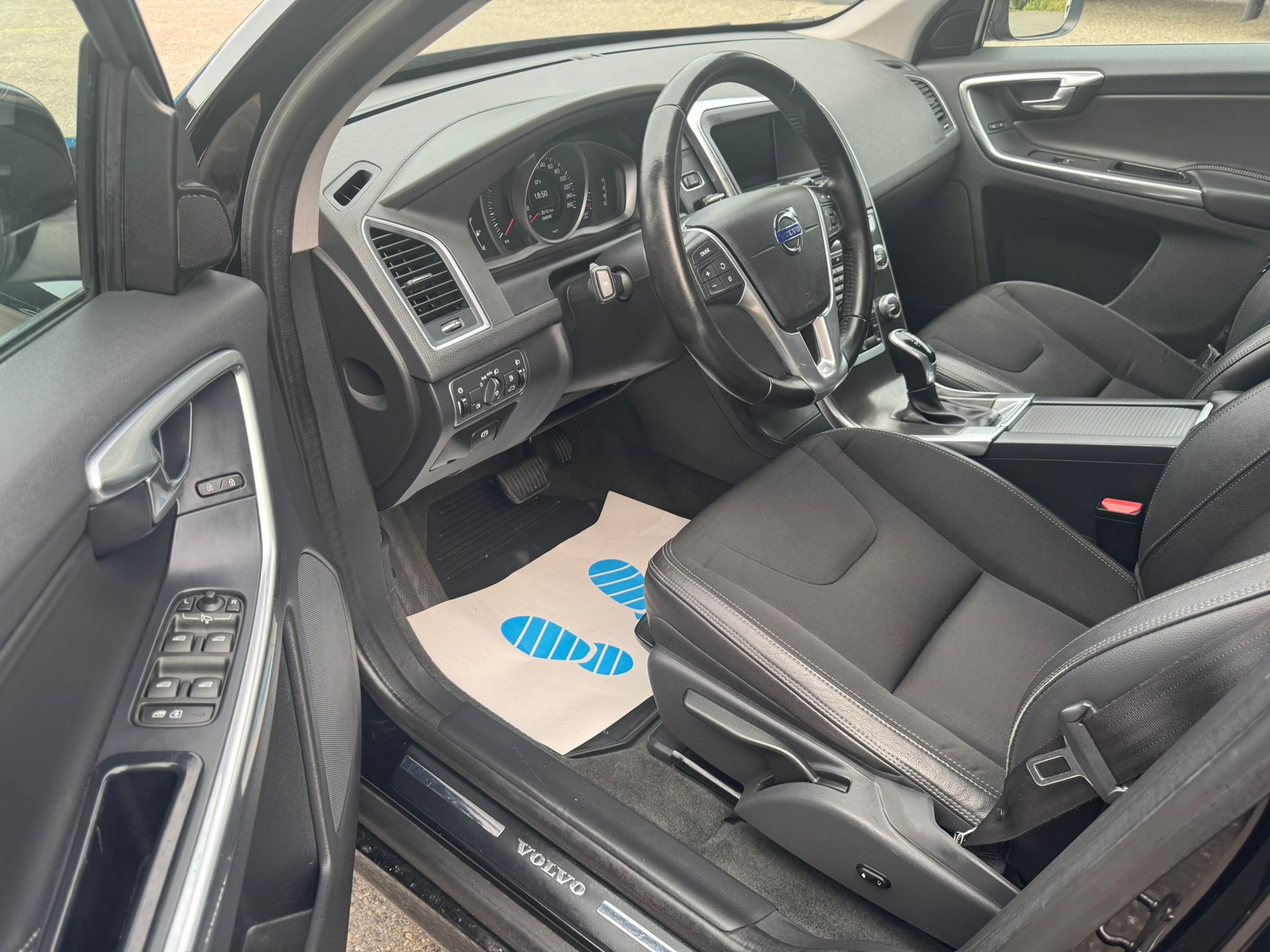VOLVO XC60 D4 Kinetic Geartronic-image-10