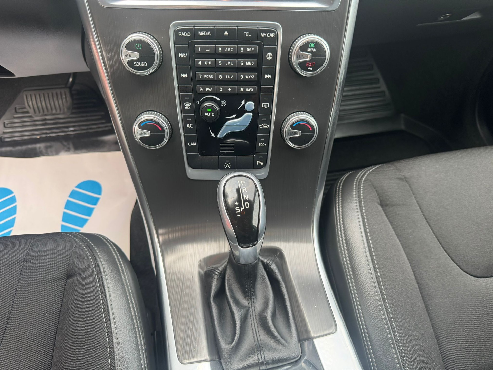 VOLVO XC60 D4 Kinetic Geartronic-image-14