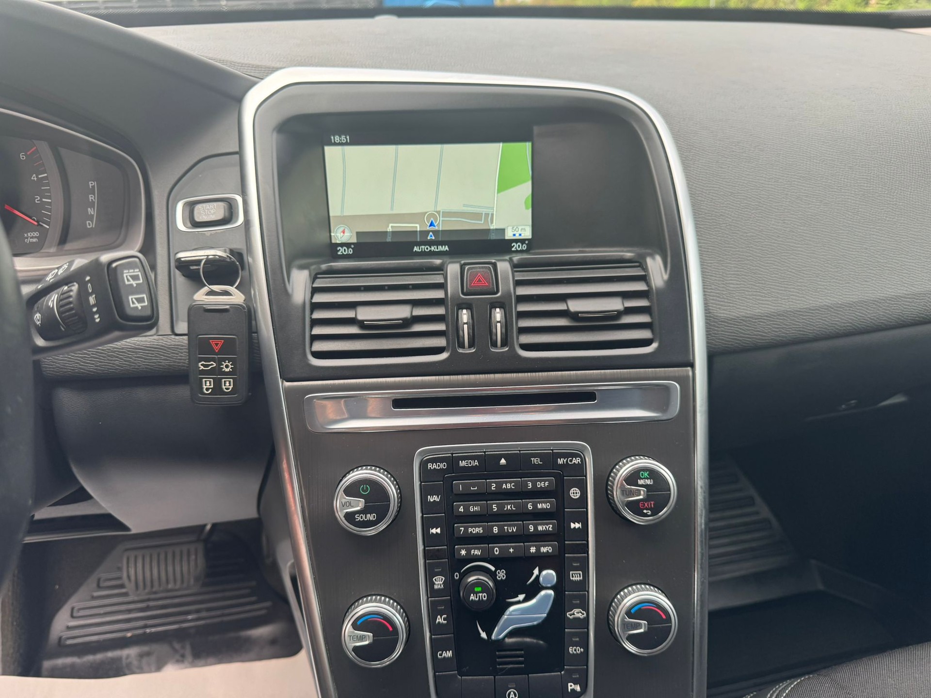 VOLVO XC60 D4 Kinetic Geartronic-image-17