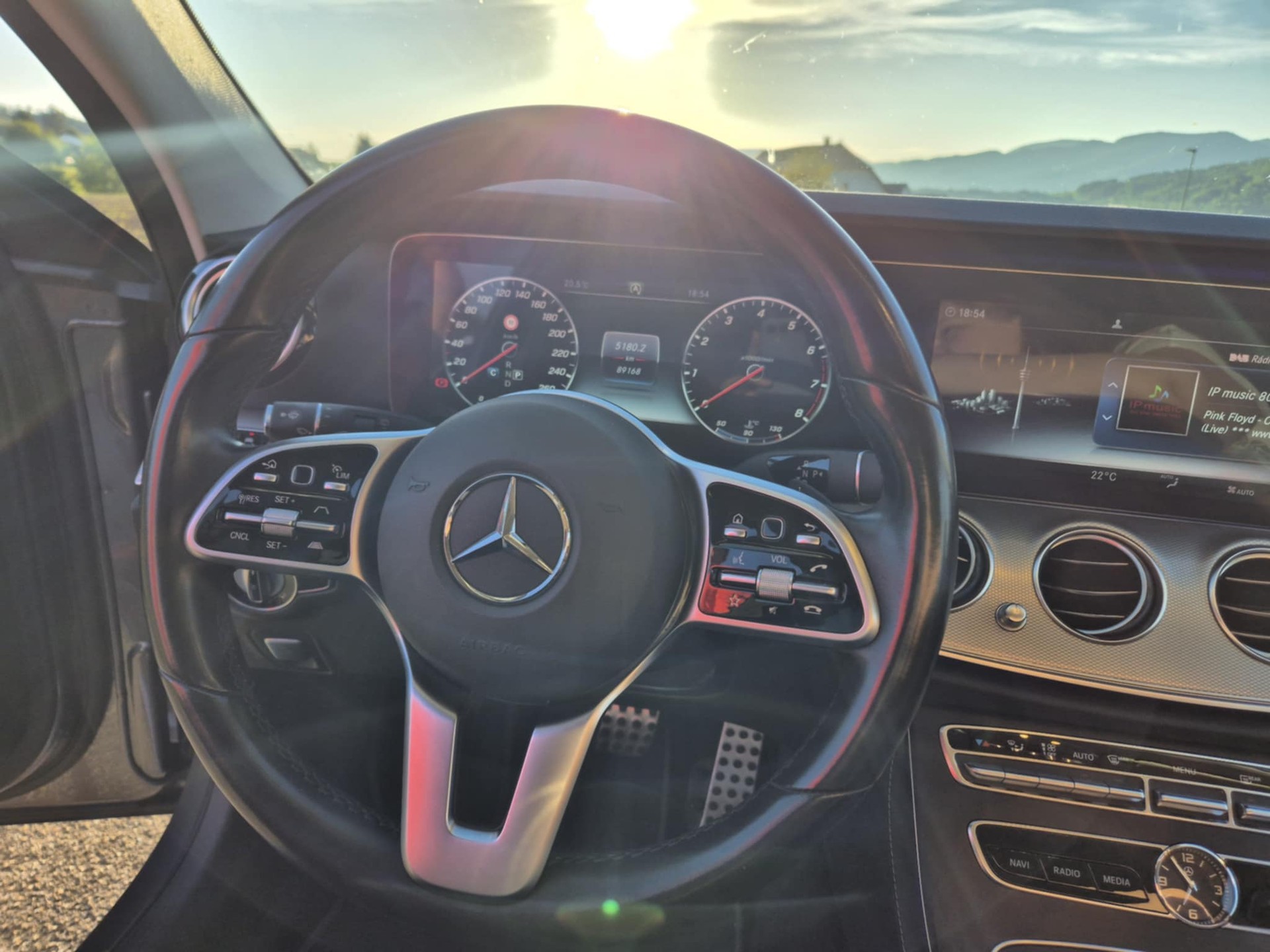 MERCEDES-BENZ E 200 Avantgarde 4Matic 9G-Tronic-image-8