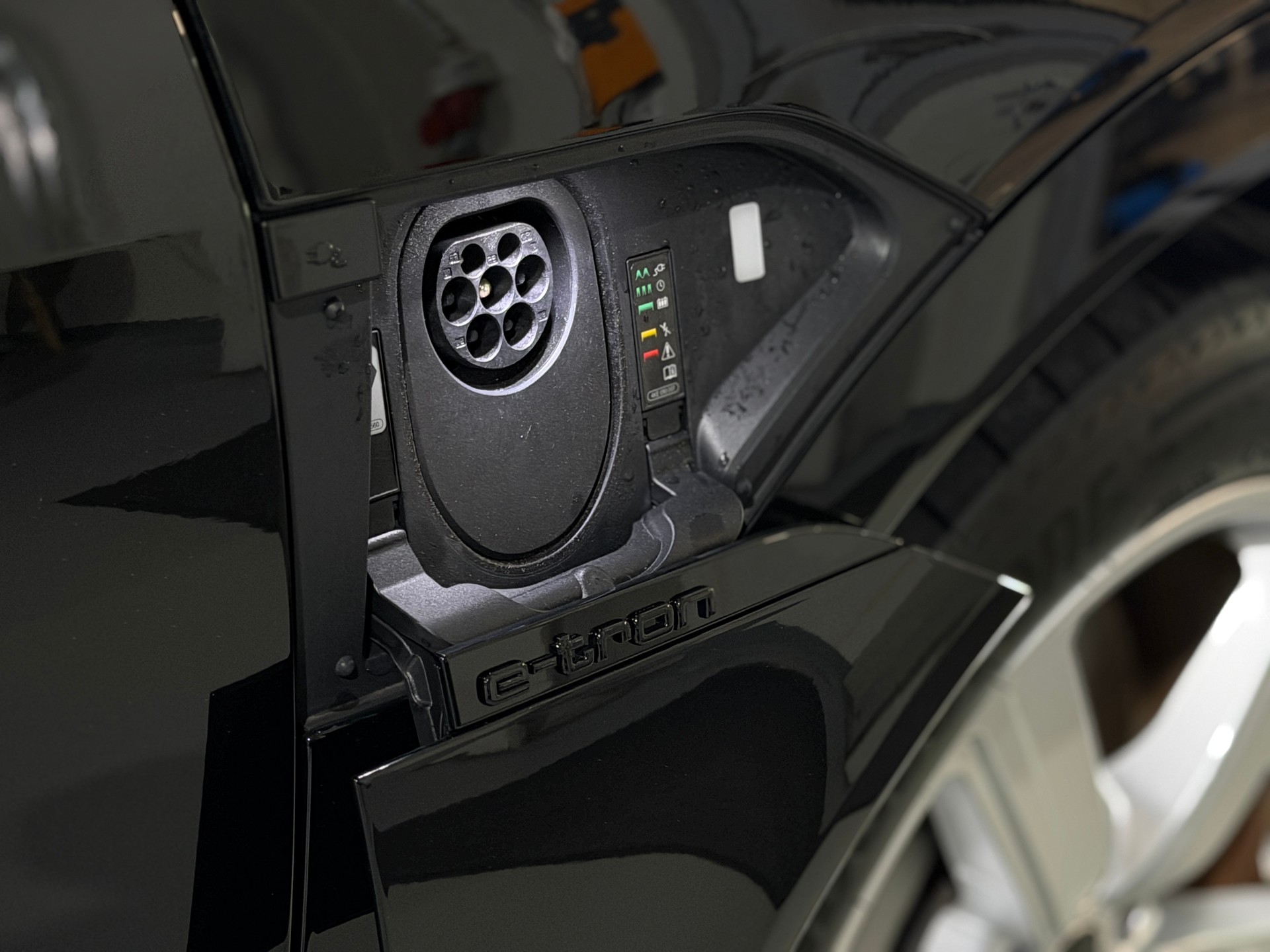AUDI Q8 55 e-tron advanced quattro CH-Fahrzeug inkl. Werksgarantie-image-16