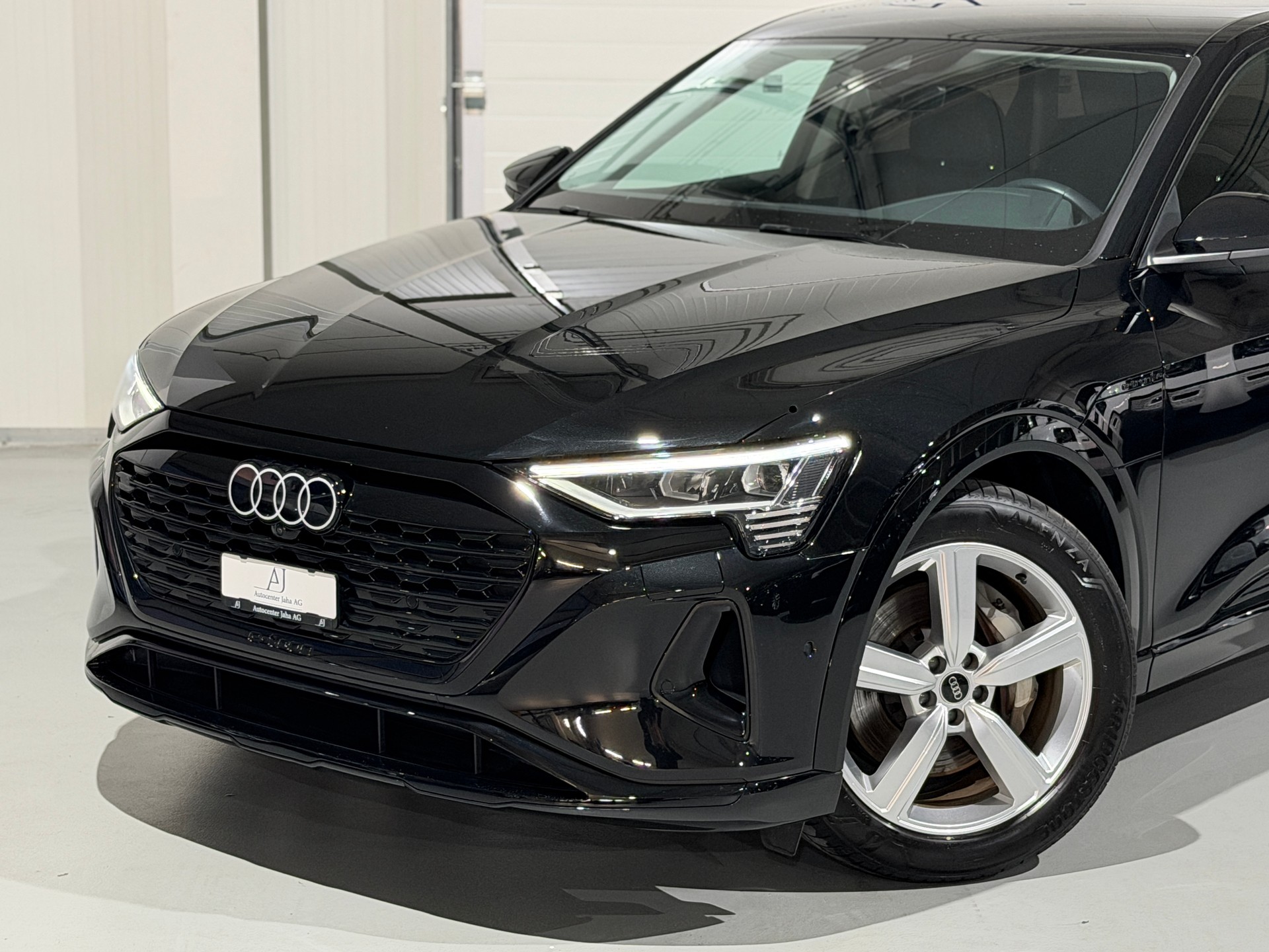 AUDI Q8 55 e-tron advanced quattro CH-Fahrzeug inkl. Werksgarantie-image-1